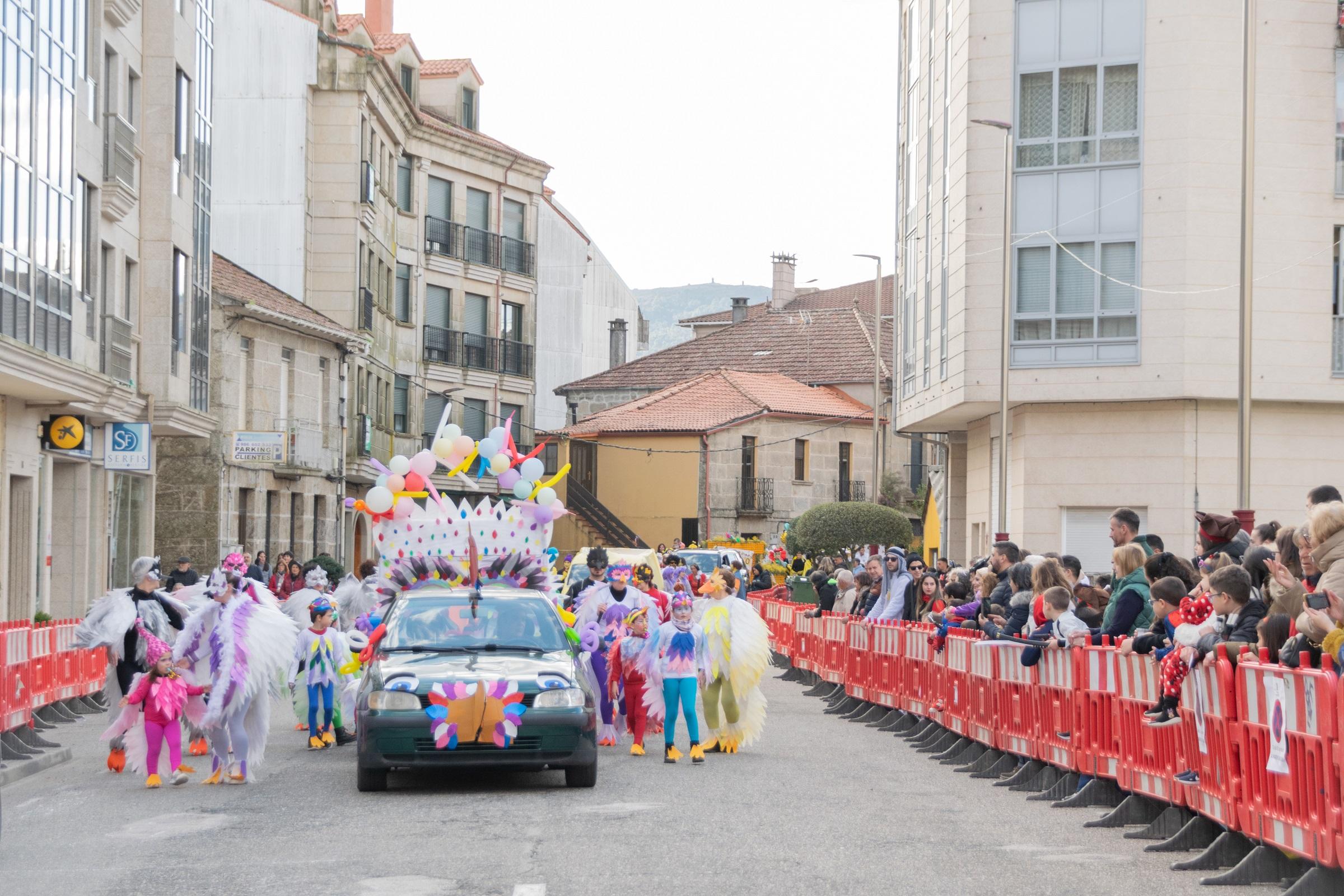 A Cañiza volve a superarse este sábado coa celebración do Concurso de Comparsas