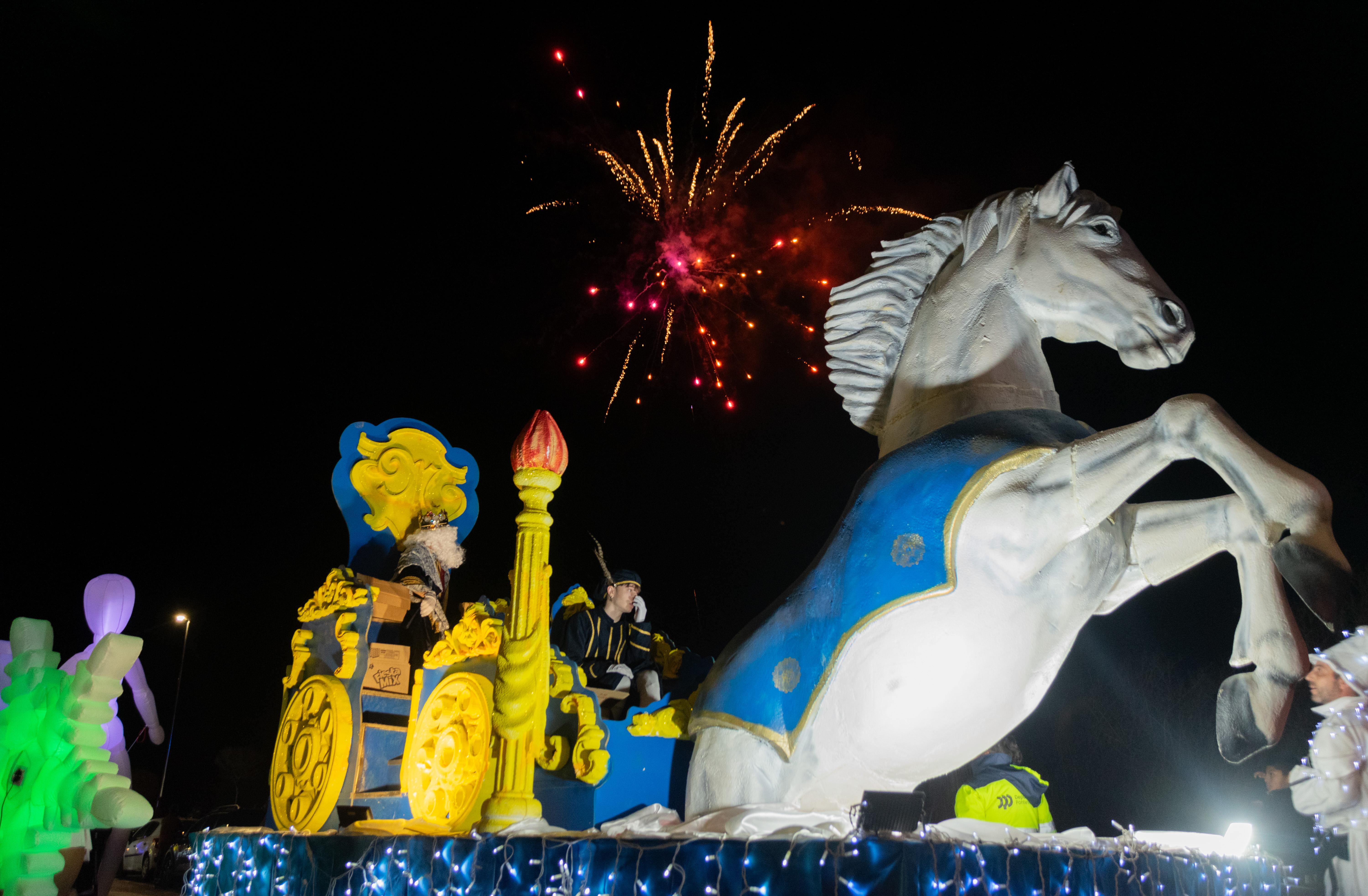 CABALGATA DE REIS 2025: Os Reis Magos chegaron á Cañiza o 4 de xaneiro repartindo ilusión, maxia e moitos caramelos