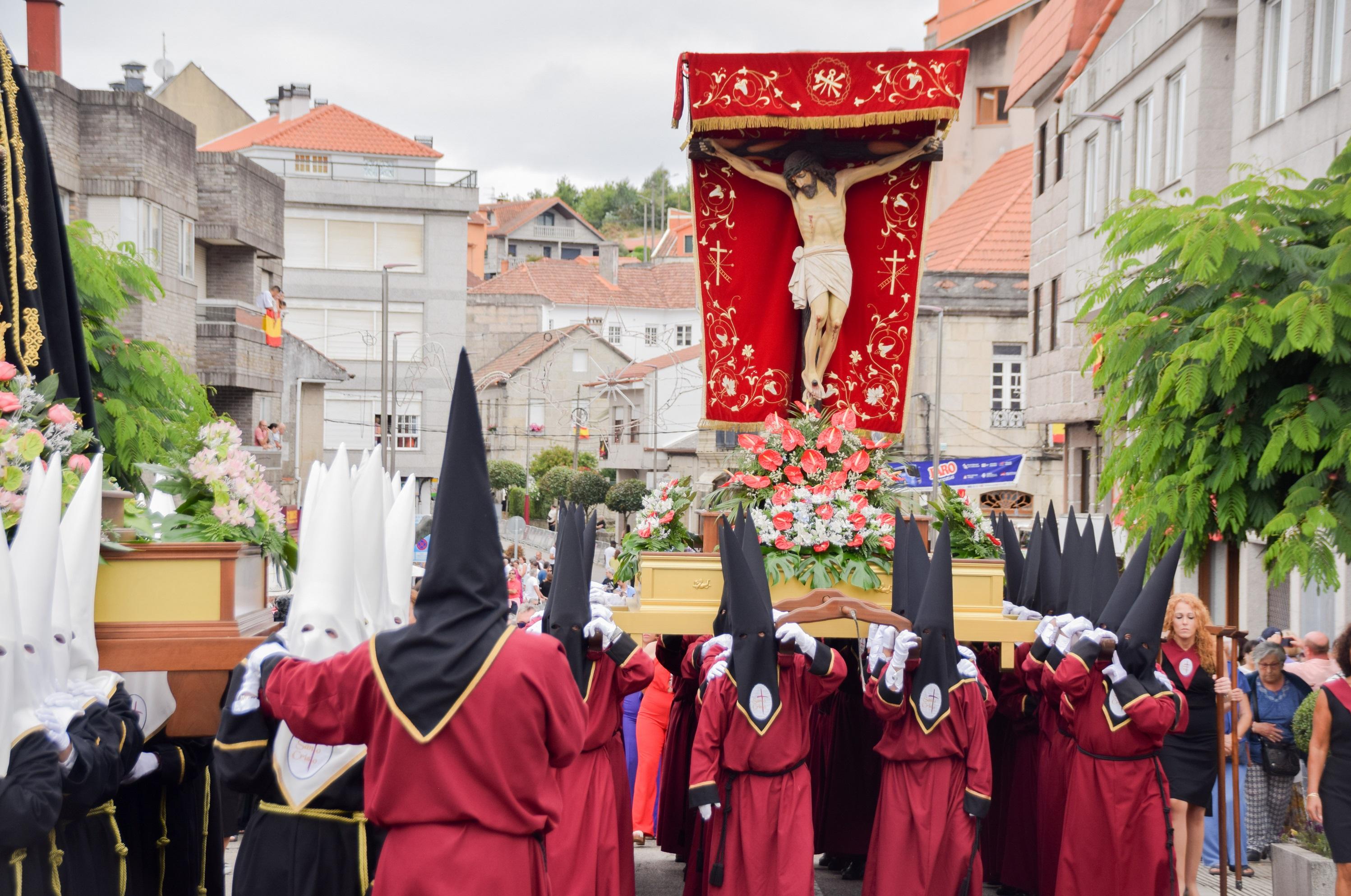 A Cañiza celebrou con devoción a festividade na honra do Santísimo Cristo da Agonía
