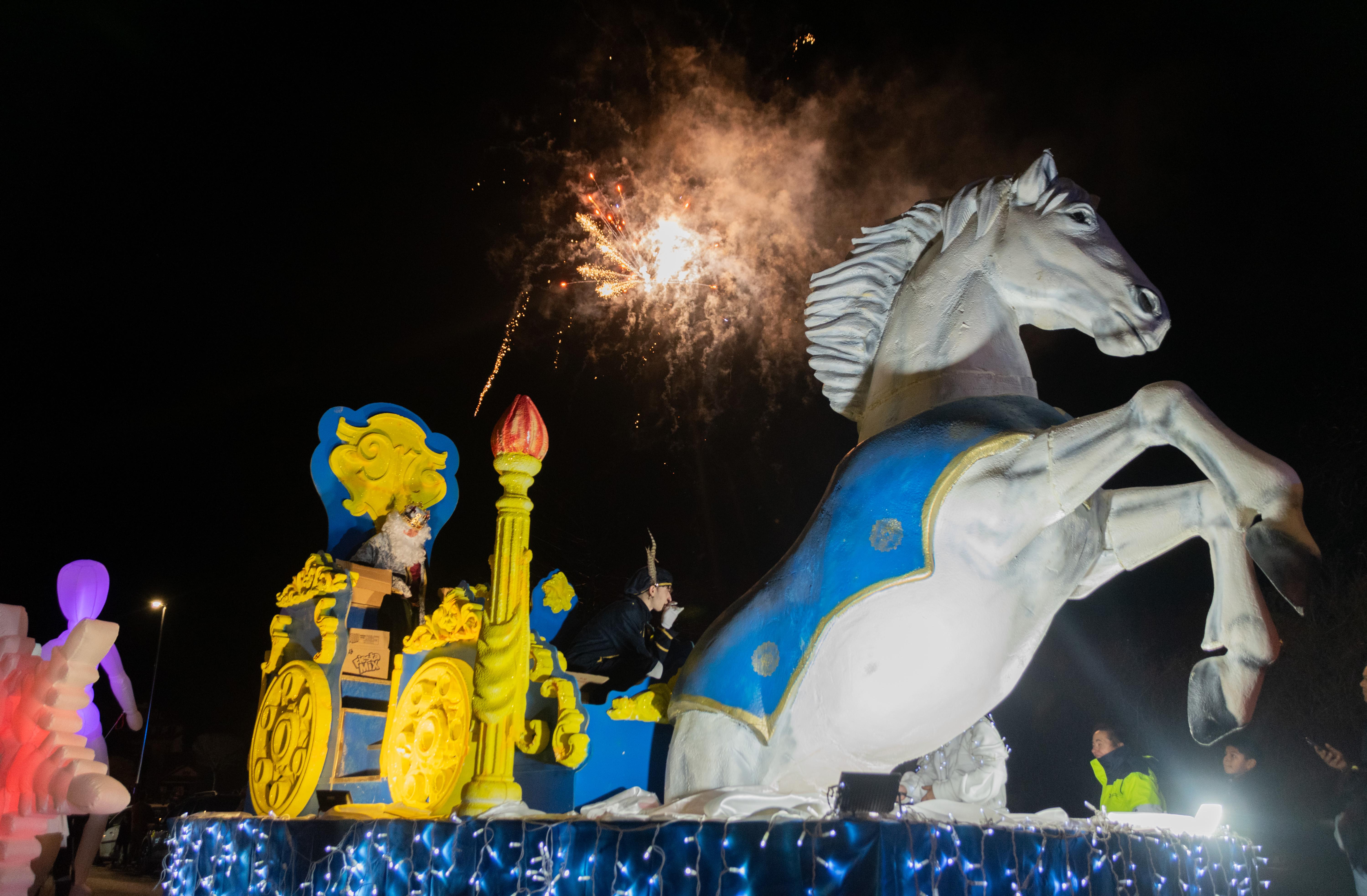CABALGATA DE REIS 2025: Os Reis Magos chegaron á Cañiza o 4 de xaneiro repartindo ilusión, maxia e moitos caramelos