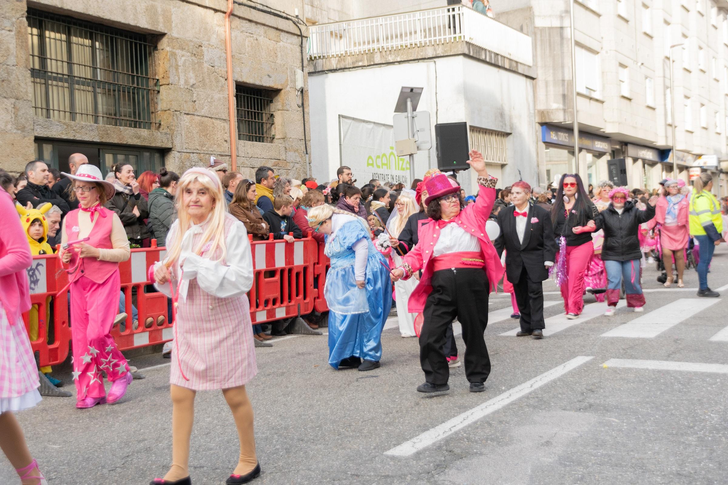 A Cañiza volve a superarse este sábado coa celebración do Concurso de Comparsas