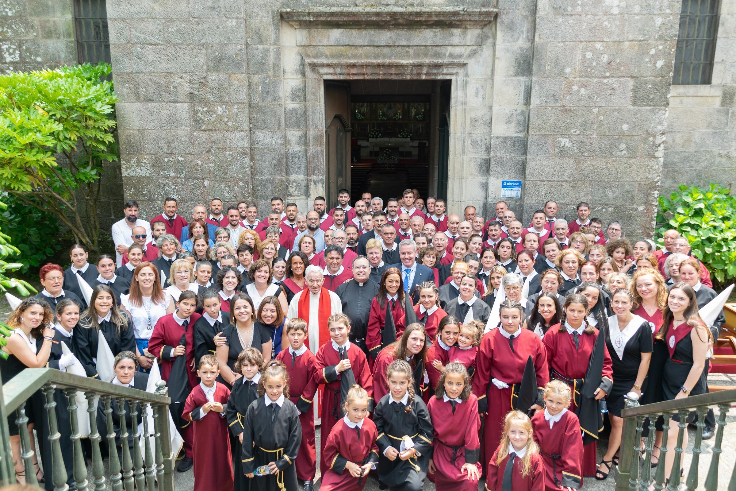 Onte A Cañiza vestiuse de gala para celebrar a procesión na honra do Santísimo Cristo da Agonía e da Nosa Señora A Virxe dos Dolores