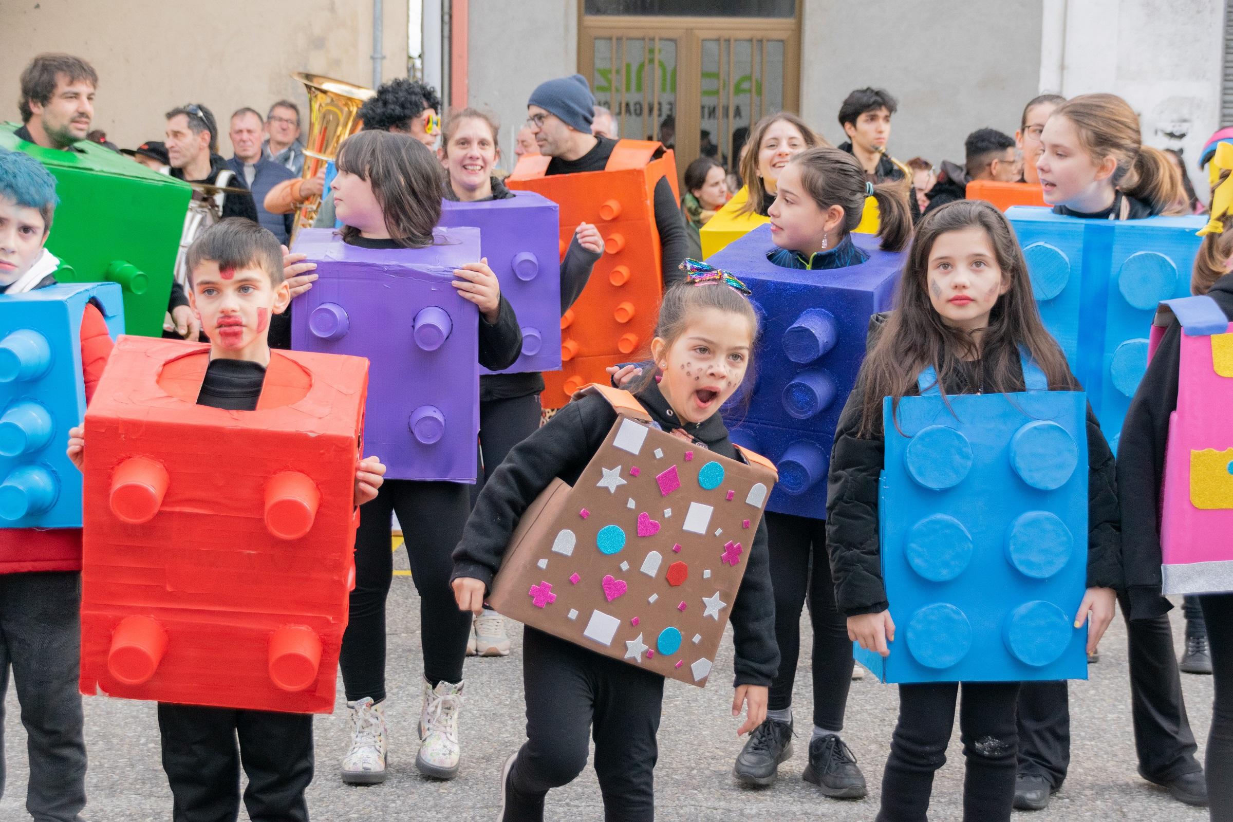 A Cañiza volve a superarse este sábado coa celebración do Concurso de Comparsas