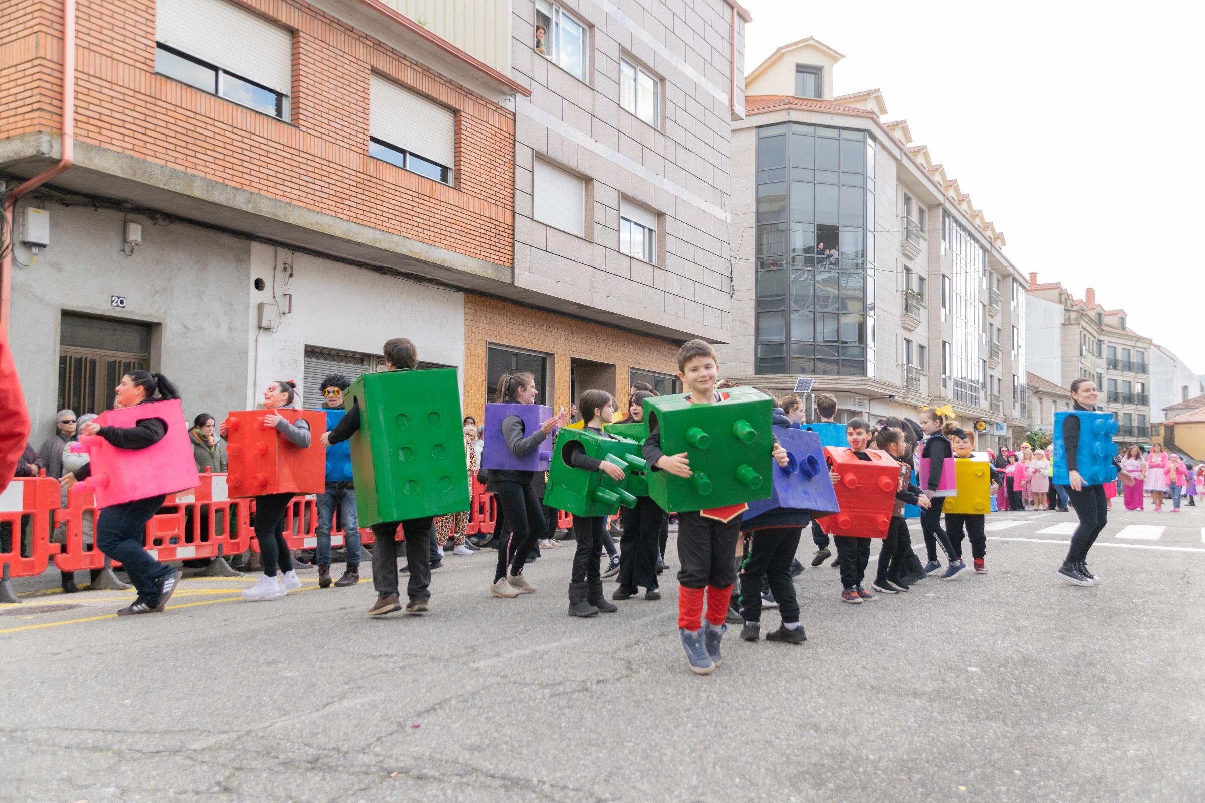 A Cañiza volve a superarse este sábado coa celebración do Concurso de Comparsas