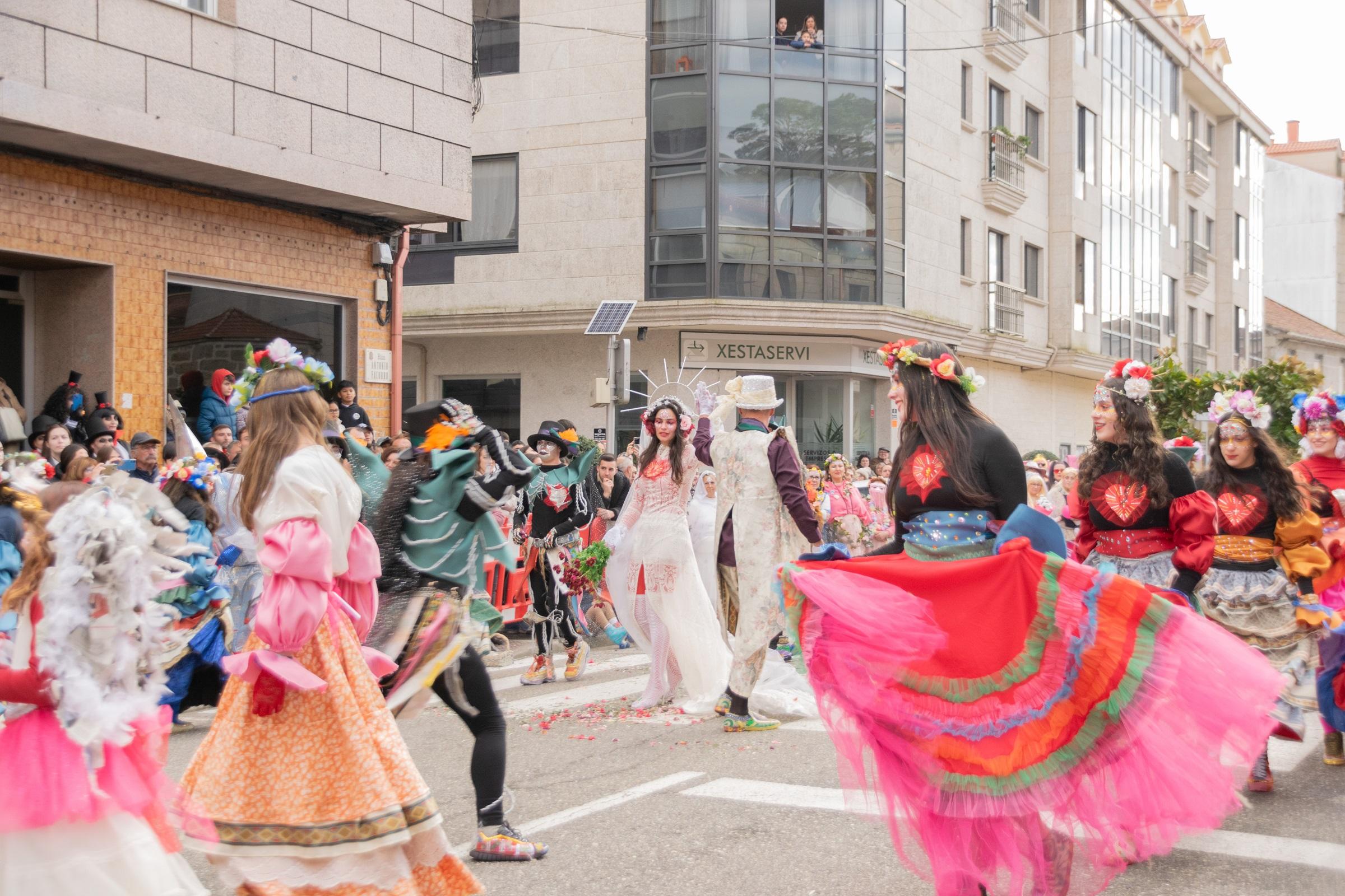 A Cañiza volve a superarse este sábado coa celebración do Concurso de Comparsas