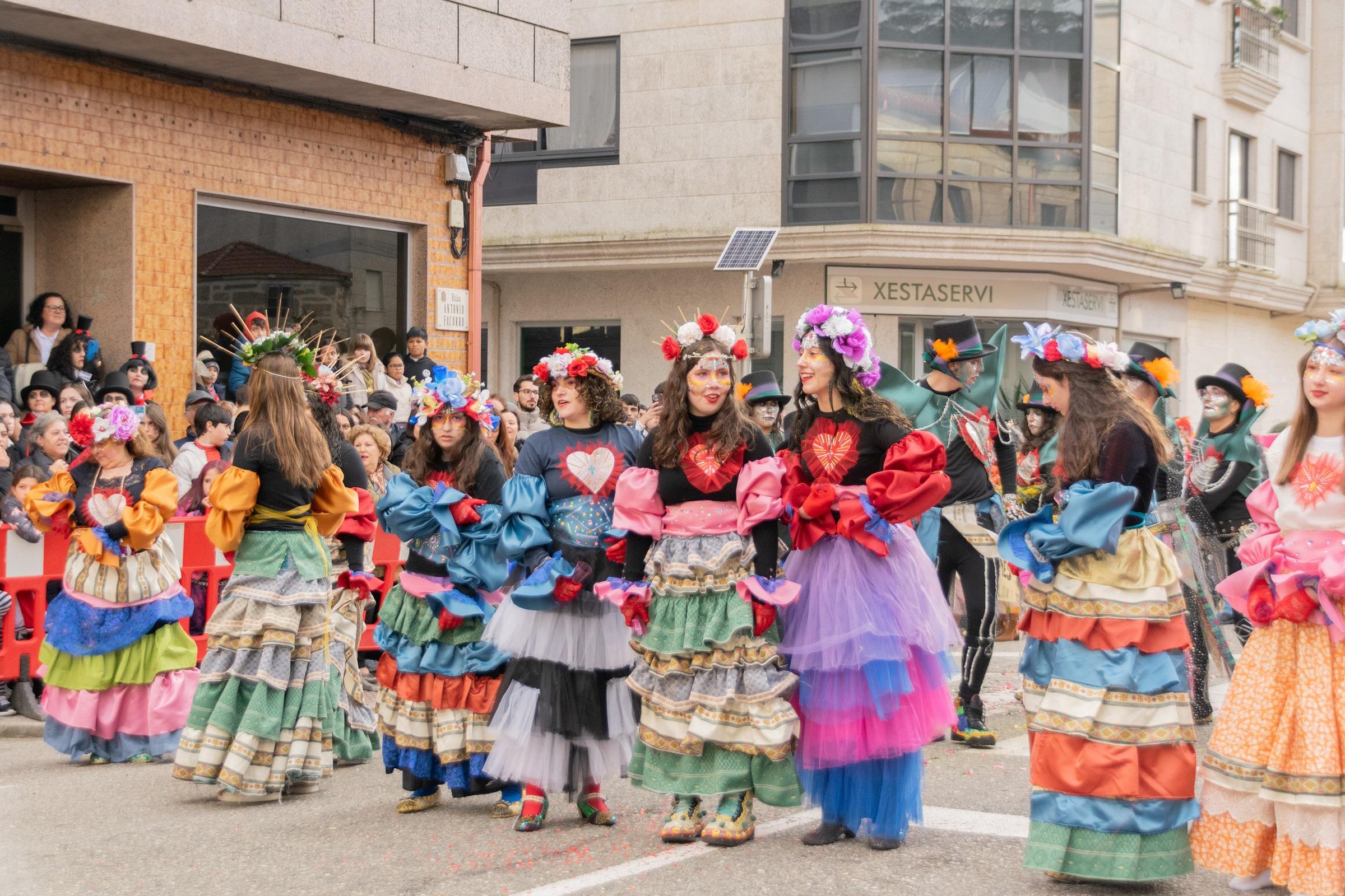A Cañiza volve a superarse este sábado coa celebración do Concurso de Comparsas