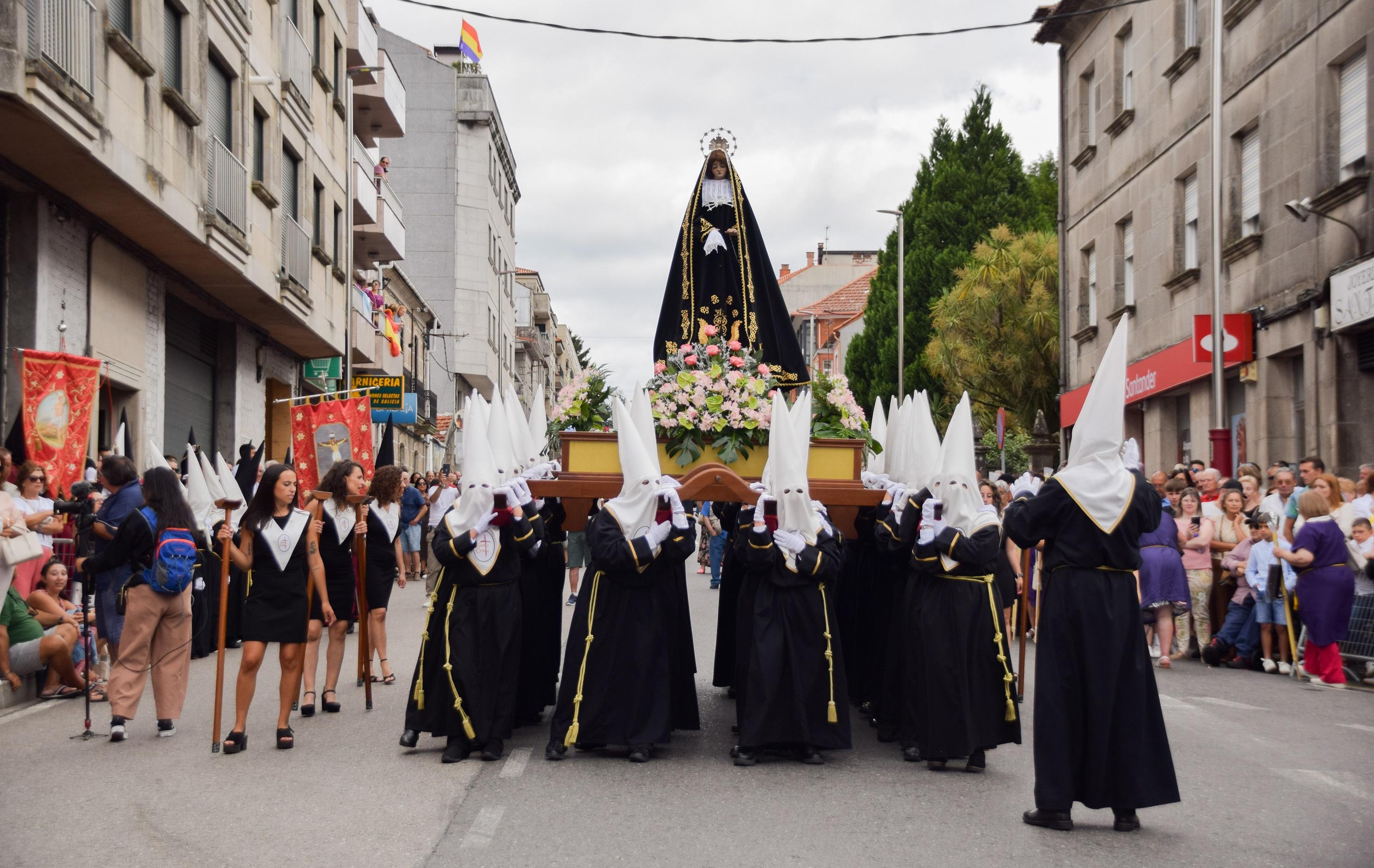 A Cañiza celebrou con devoción a festividade na honra do Santísimo Cristo da Agonía