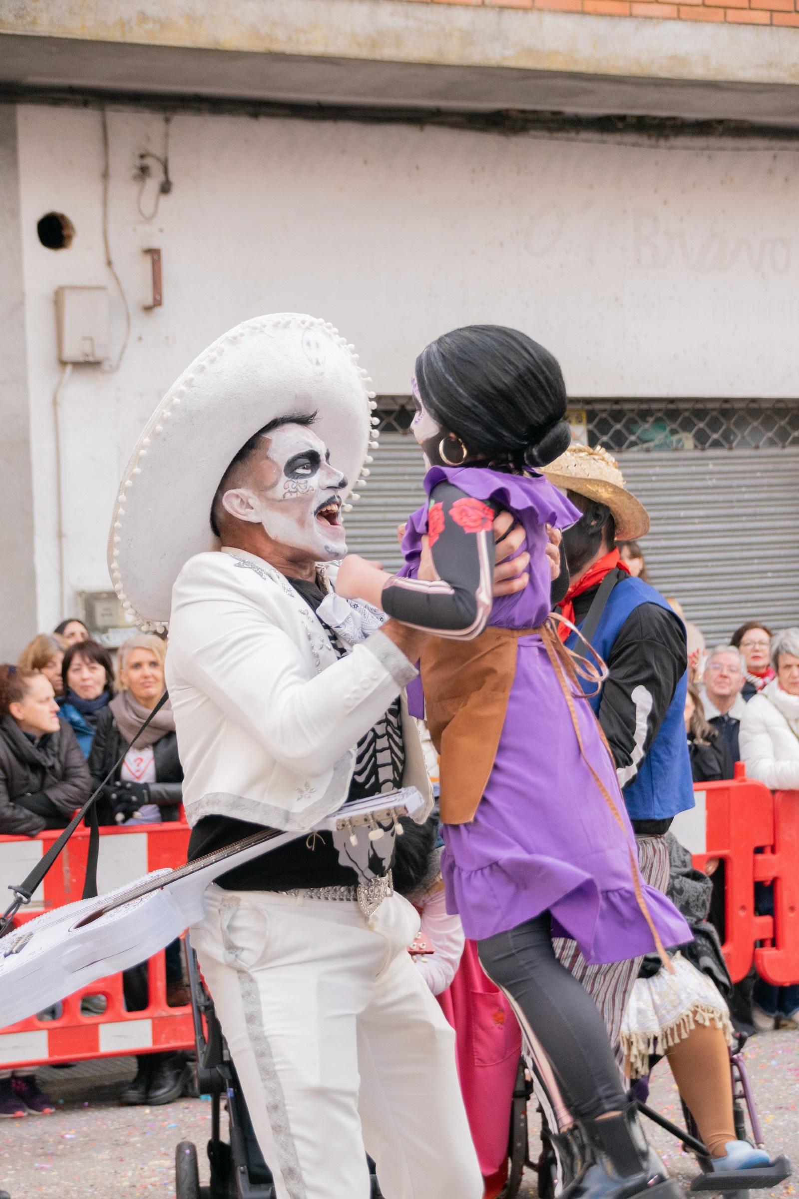 A Cañiza volve a superarse este sábado coa celebración do Concurso de Comparsas
