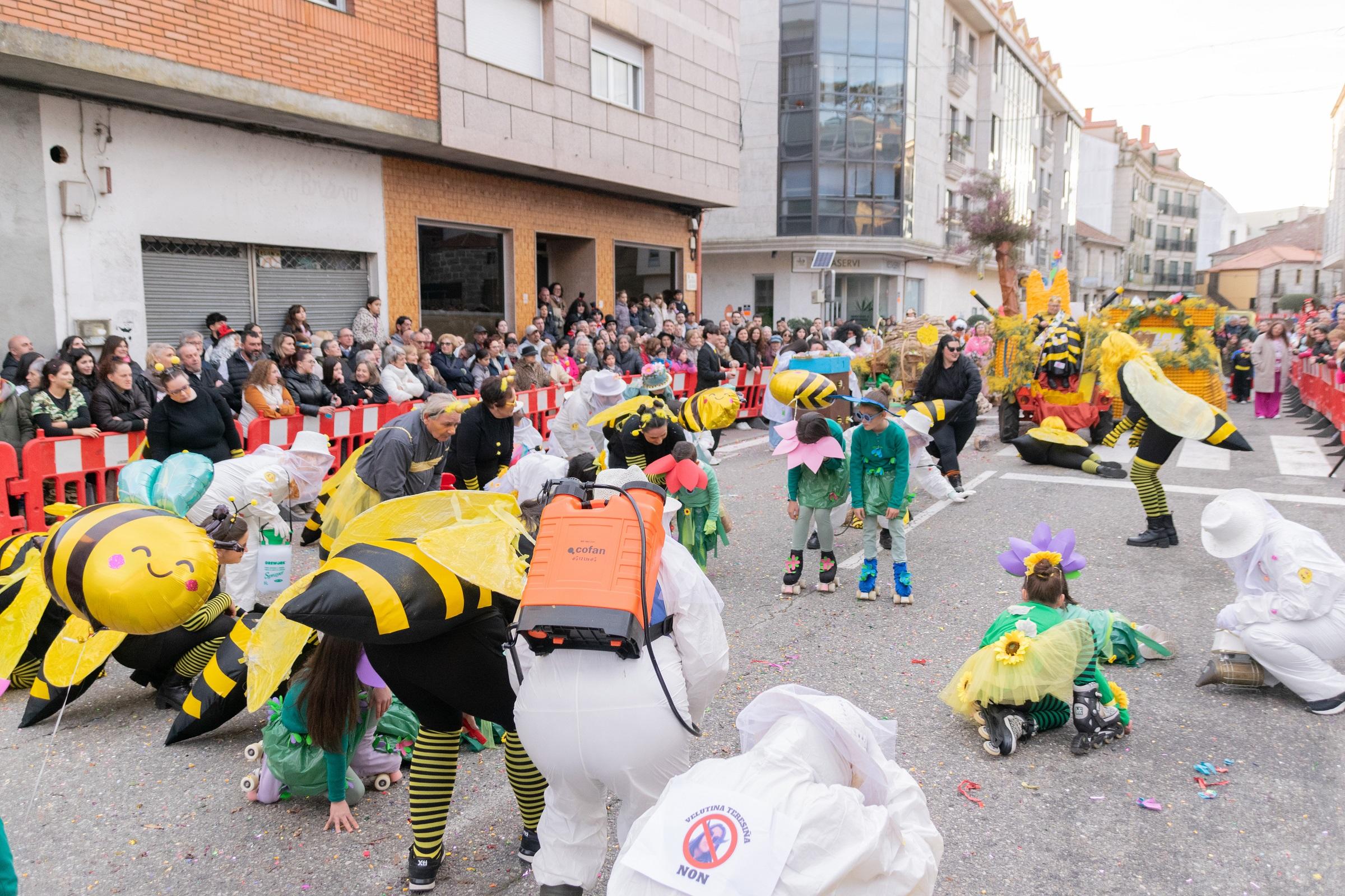 A Cañiza volve a superarse este sábado coa celebración do Concurso de Comparsas