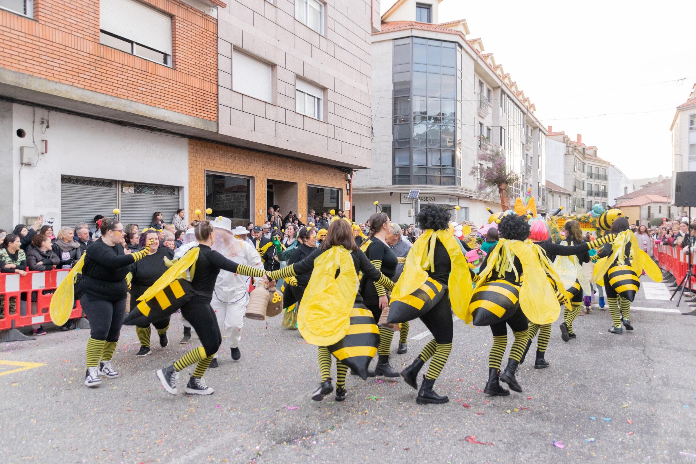 A Cañiza volve a superarse este sábado coa celebración do Concurso de Comparsas