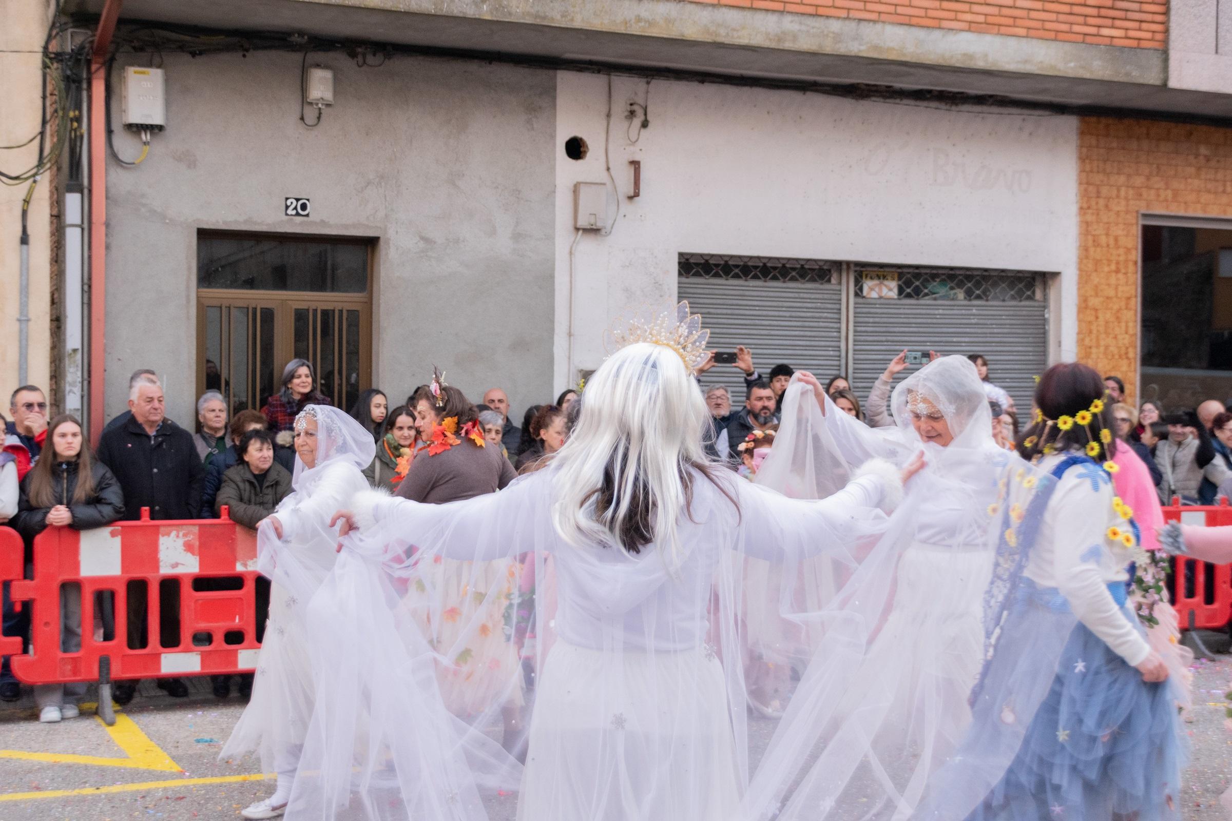 A Cañiza volve a superarse este sábado coa celebración do Concurso de Comparsas