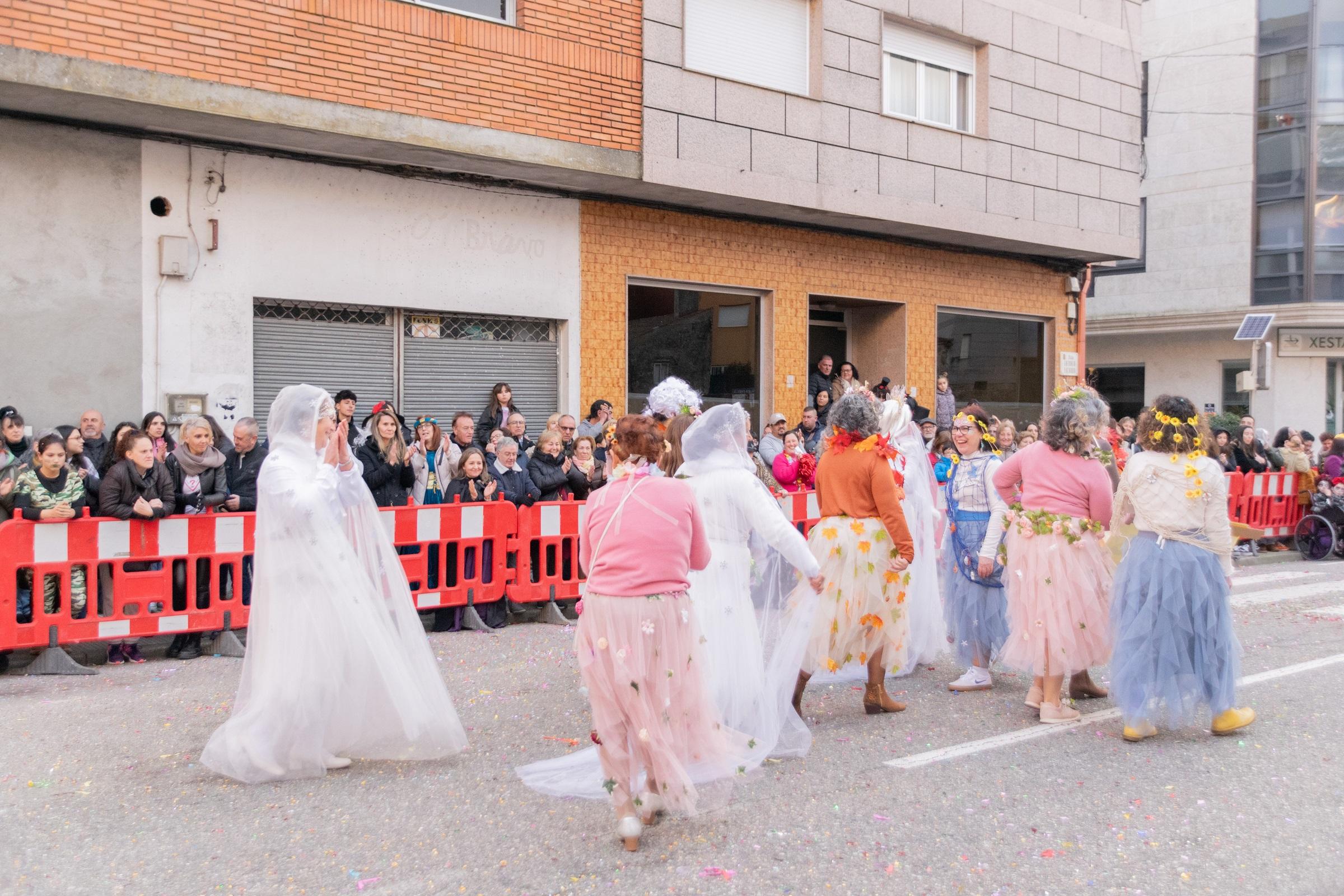 A Cañiza volve a superarse este sábado coa celebración do Concurso de Comparsas