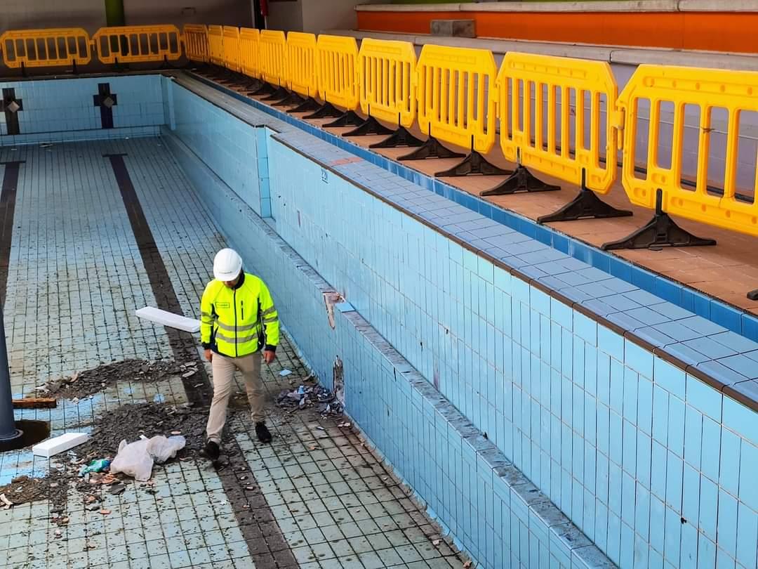 relleno del vaso grande la piscina climatizada