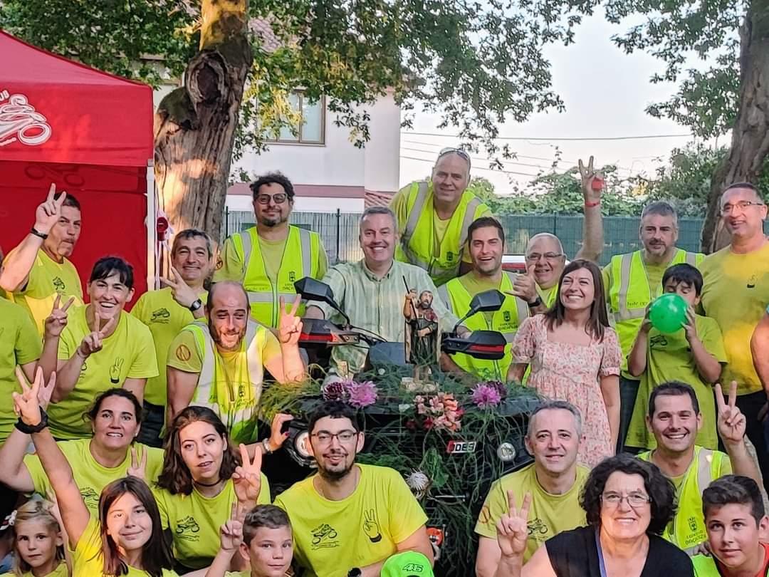 foto de familia da XI Xuntanza Moteira celebrada na honra de San Cristovo este 23 de xullo na Carballeira do Cacharado