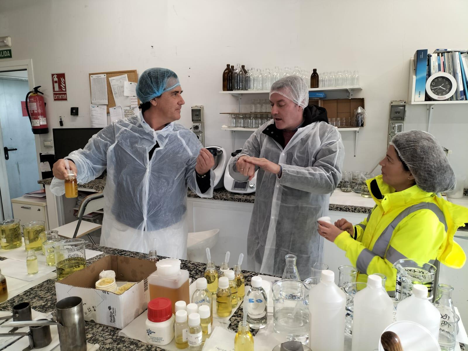 O Alcalde visita as instalacións da empresa “SMPV SL”, especializada na producción de ingredientes cosméticos