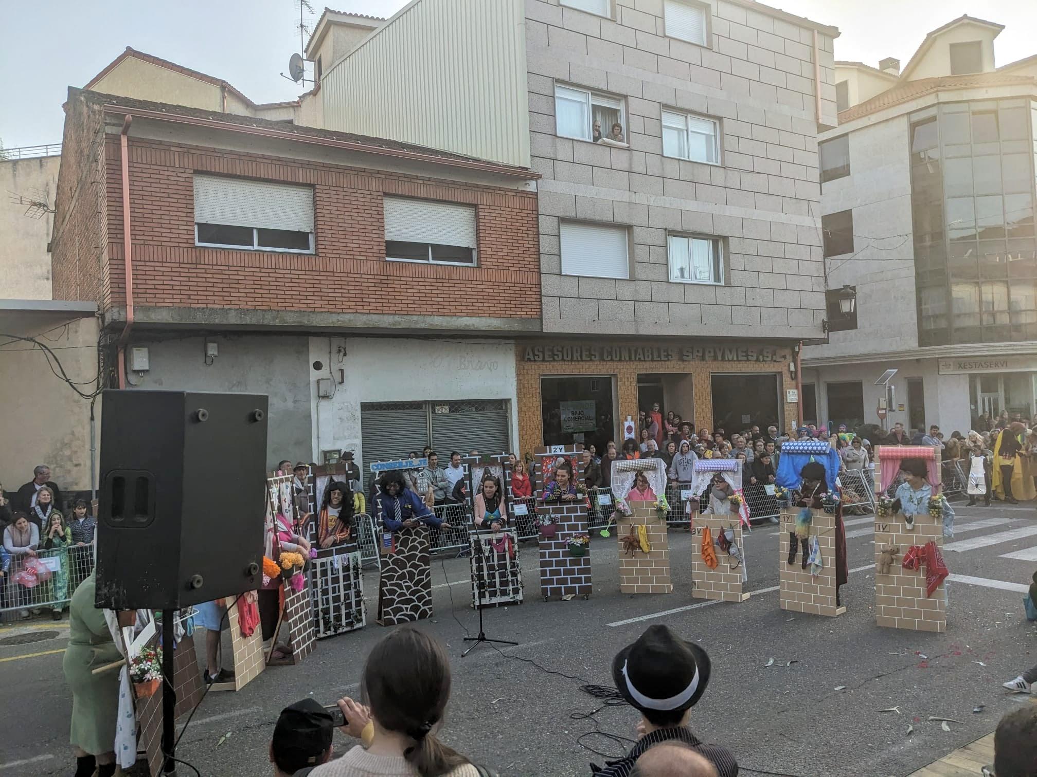 A Cañiza volve a celebrar o seu entroido co «Concurso de Comparsas» que congregou este domingo a centos de veciñ@s e case 200 participantes na rúas do Centro.