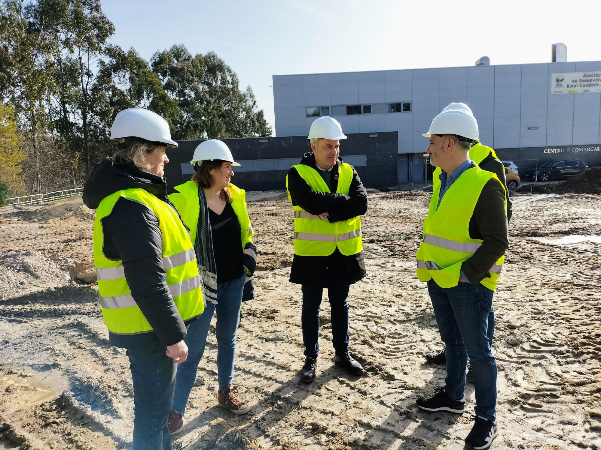 David Regades e Luis Piña visitaron esta mañá as obras de construcción das pistas de skatepark e pumptrack da Cañiza