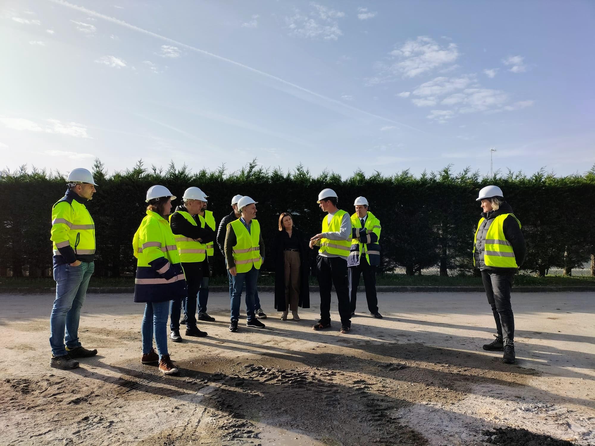 David Regades e Luis Piña visitaron esta mañá as obras de construcción das pistas de skatepark e pumptrack da Cañiza
