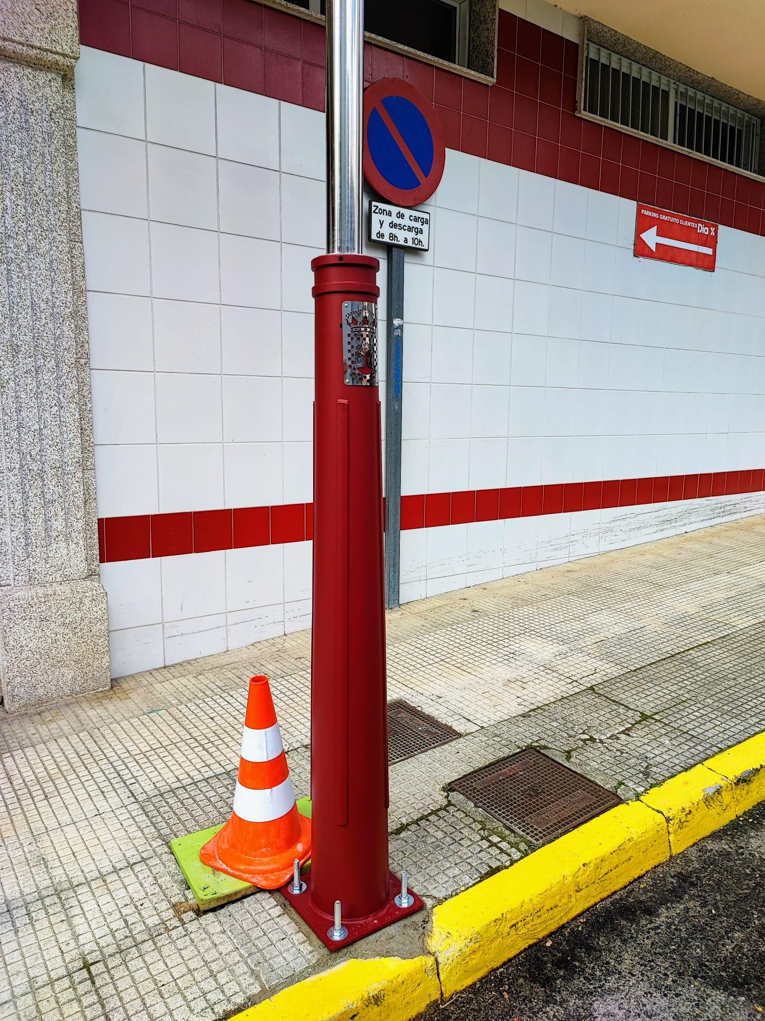 O Alcalde visita as obras de renovación do alumeado público no casco urbano da Cañiza