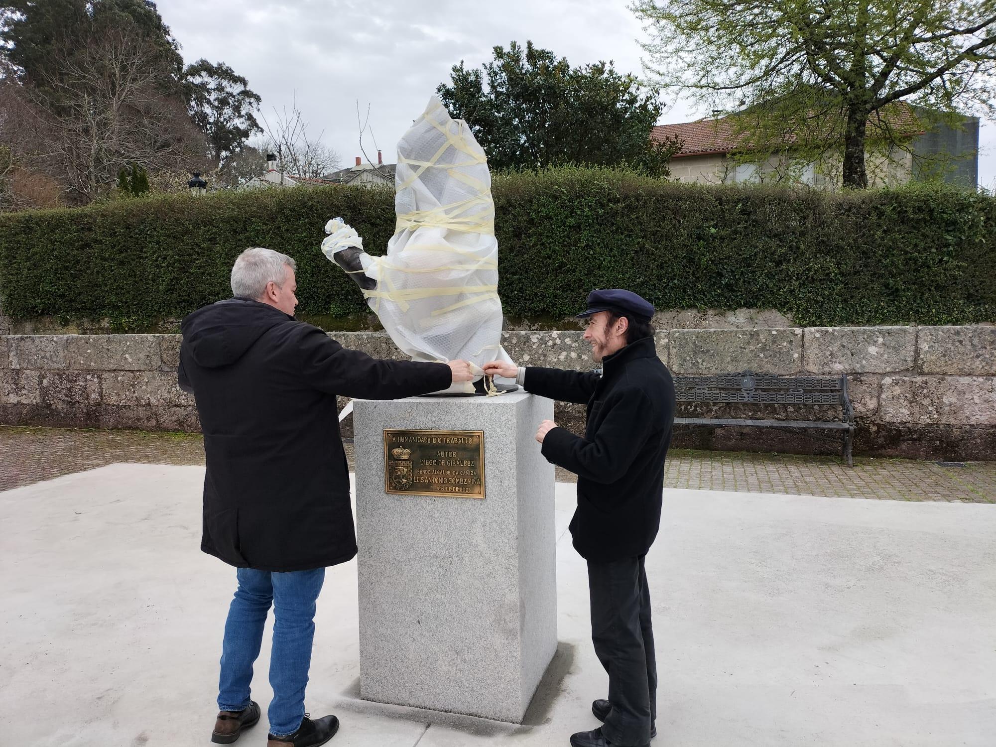 Unha nova escultura de Diego de Giráldez engrandece dende hoxe o casco urbano da Cañiza
