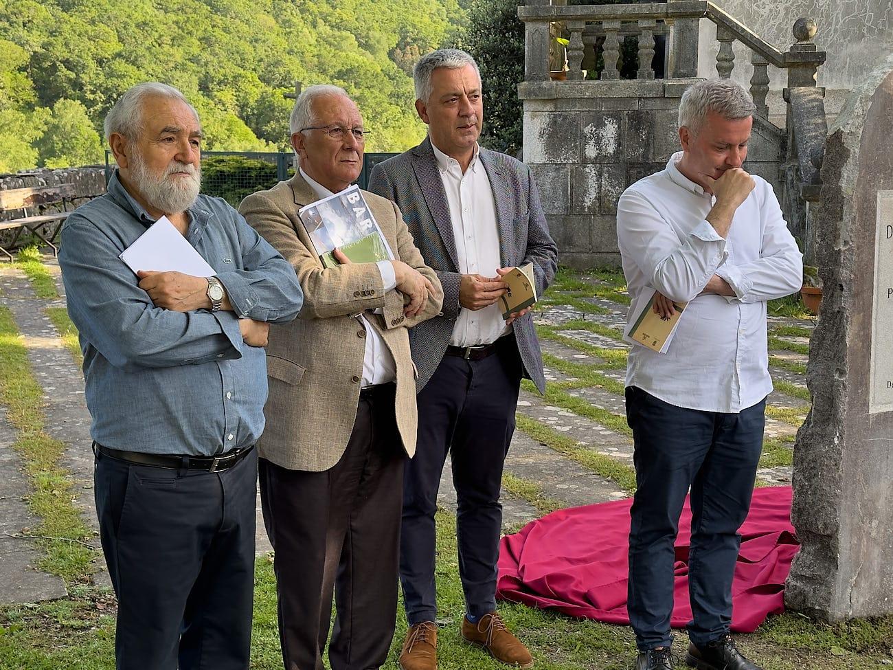 O adro do Santuario da Franqueira acolleu e conmemorou este domingo, 7 de maio, o Centenario da Fundación do Seminario de Estudos Galegos.