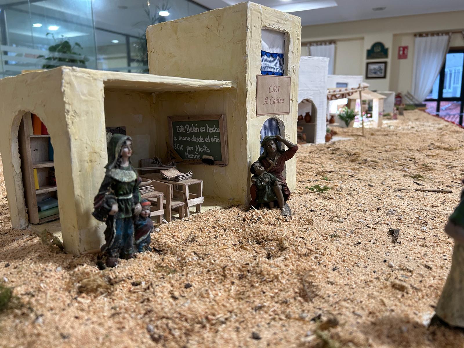 O Alcalde Luis Piña e Marta Mariño presentaron esta fin de semana o Belén de Nadal da Cañiza