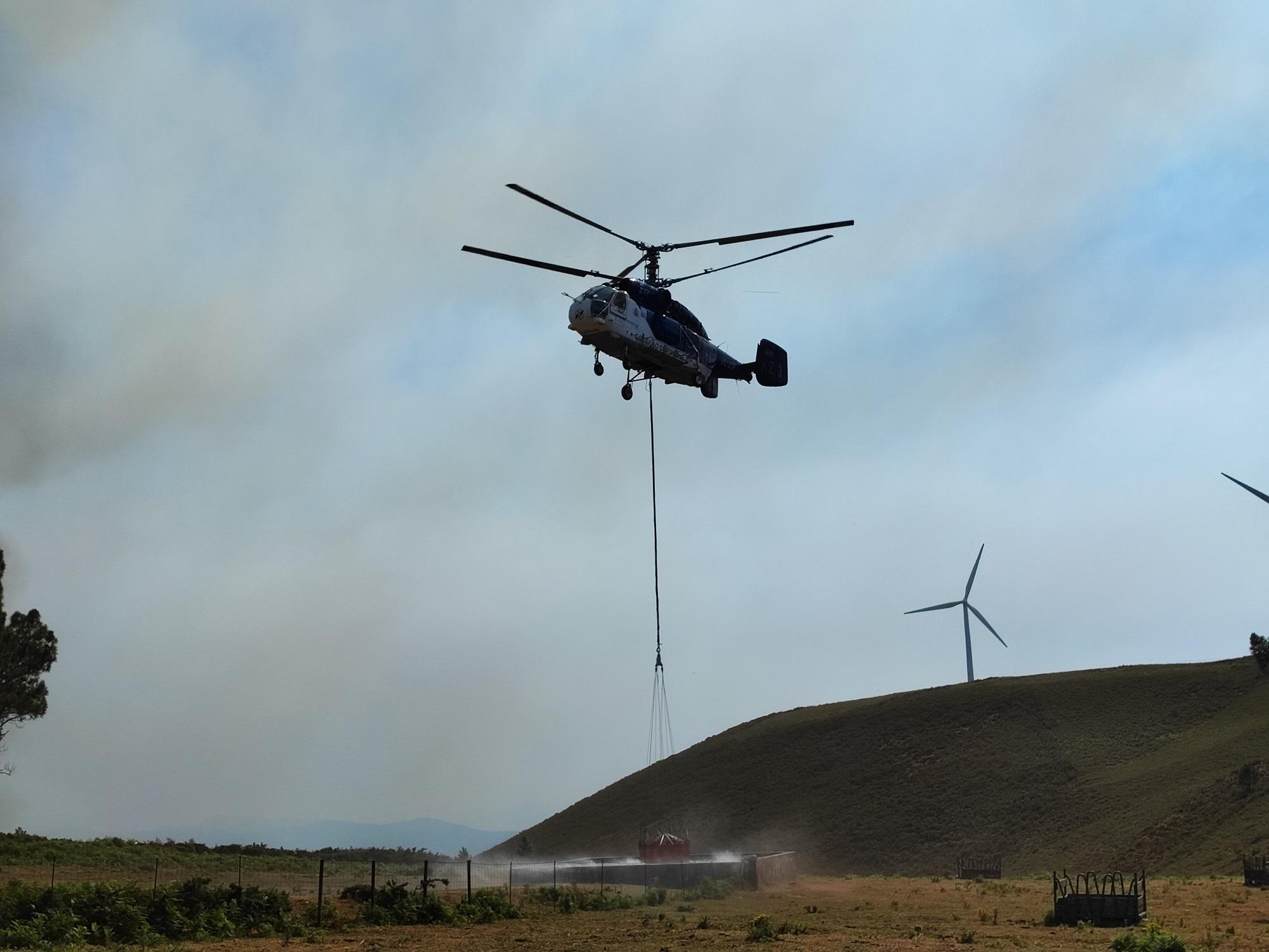 Os medios aéreos foron determinantes á hora de extinguir rápidamente o incendio da Cañiza