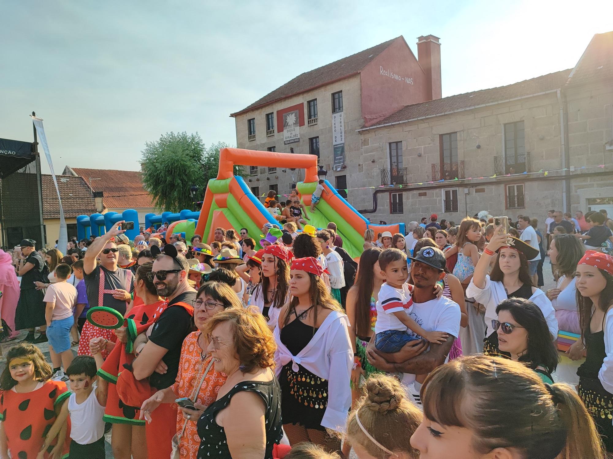 A Cañiza acolleu este 30 de xullo o seu 1º entroido de verán