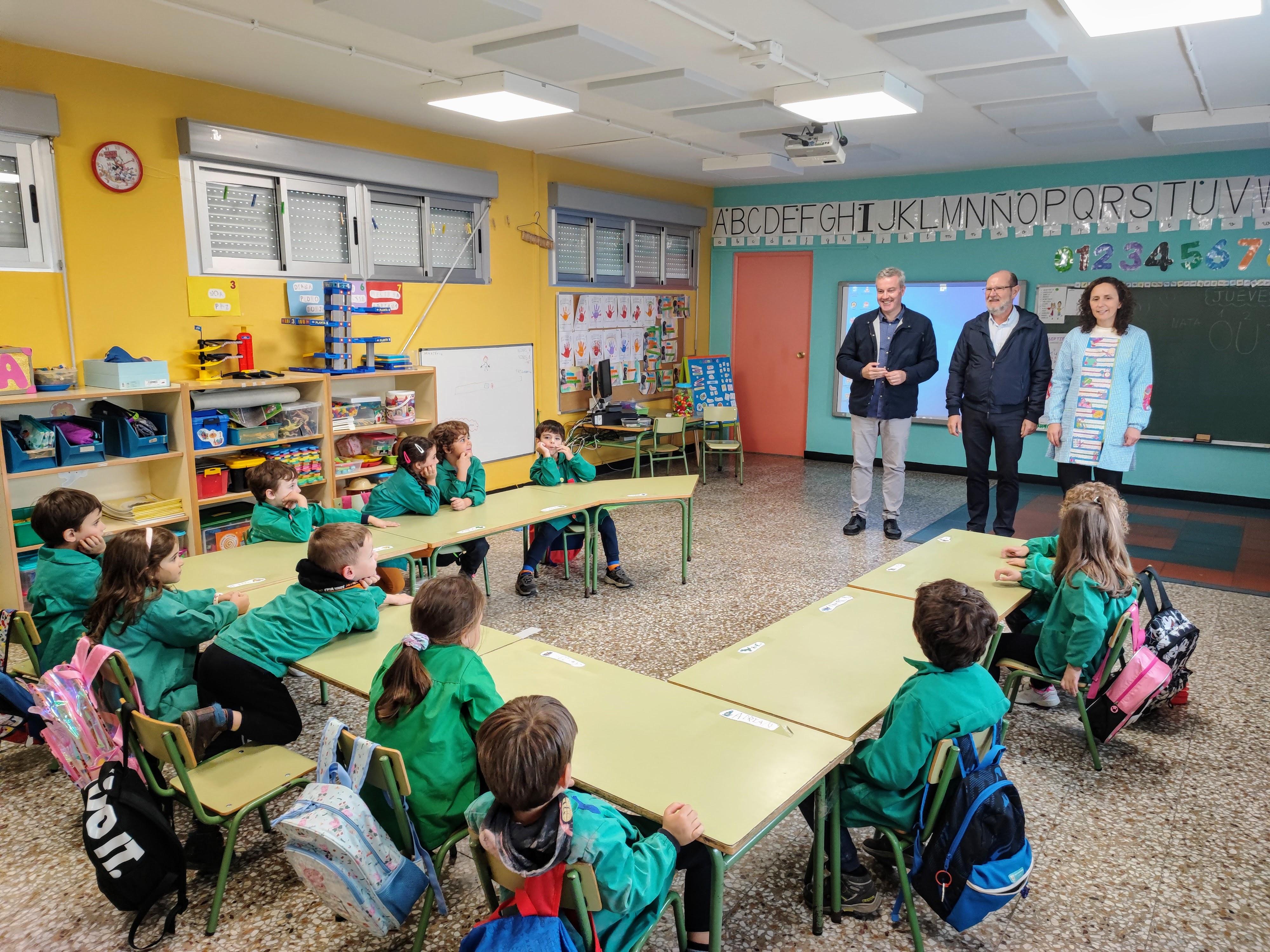 O Alcalde visita os centros escolares de Valeixe e A Cañiza con motivo do inicio do curso escolar 2022-2023