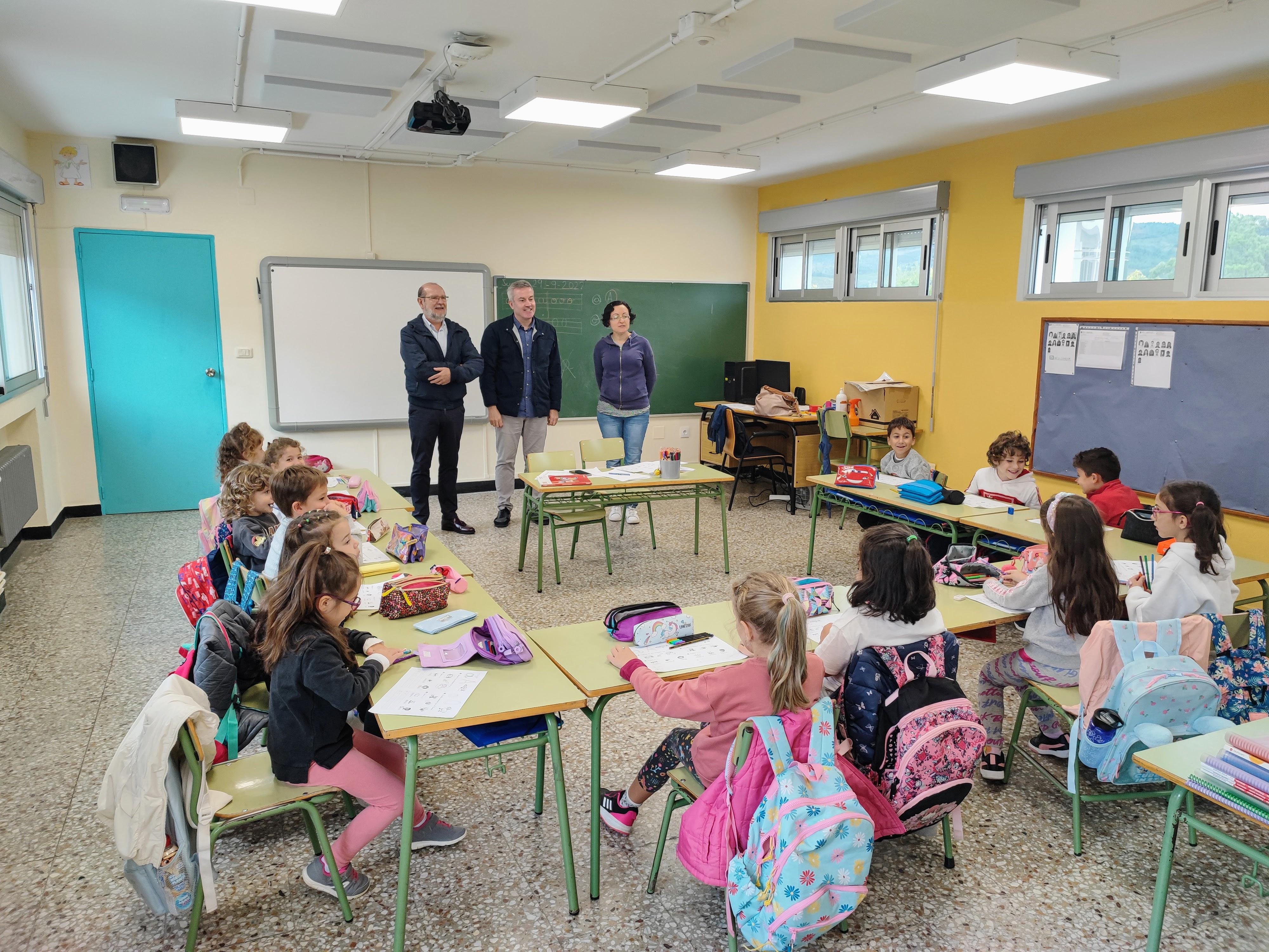 O Alcalde visita os centros escolares de Valeixe e A Cañiza con motivo do inicio do curso escolar 2022-2023