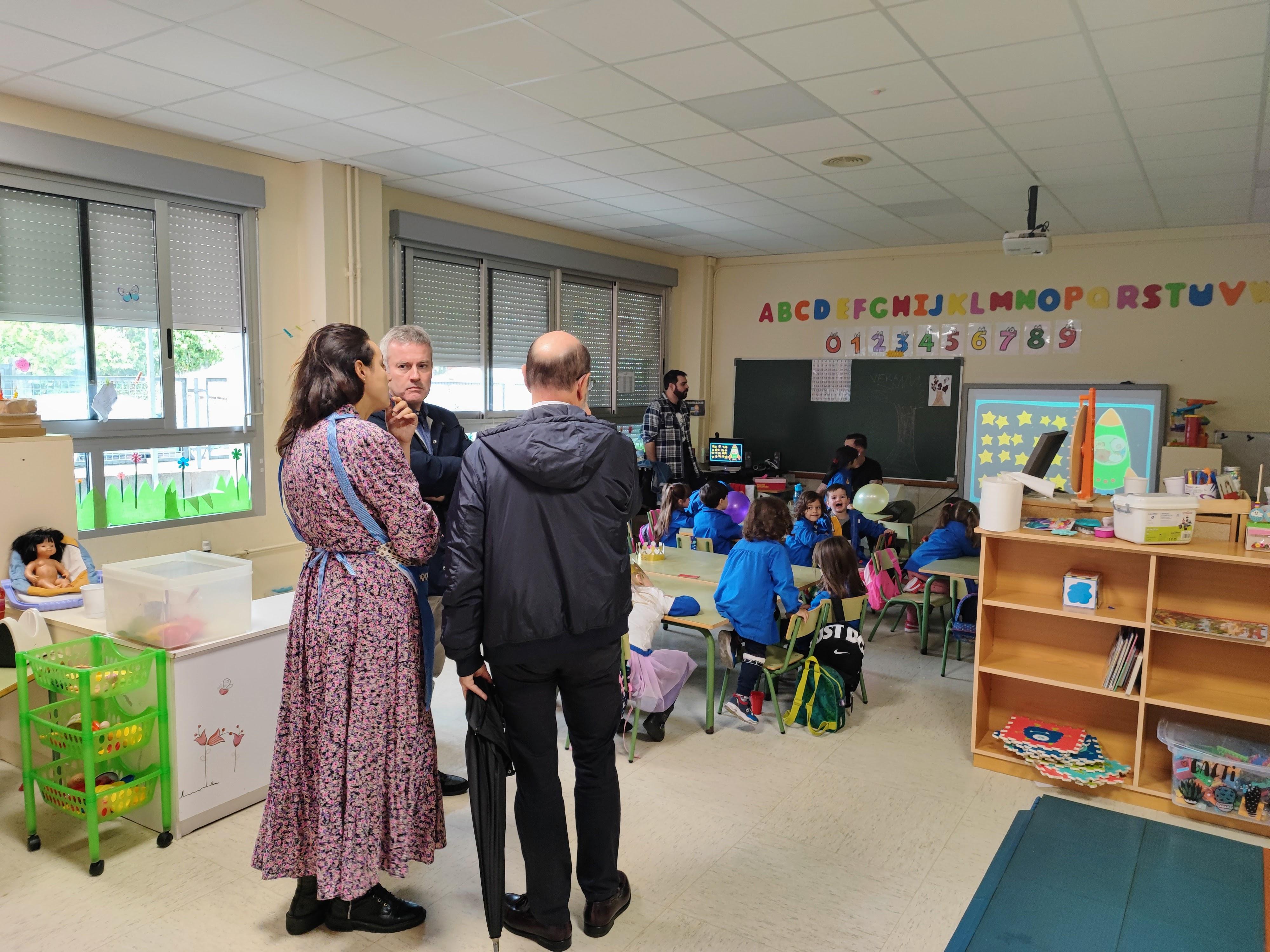 O Alcalde visita os centros escolares de Valeixe e A Cañiza con motivo do inicio do curso escolar 2022-2023