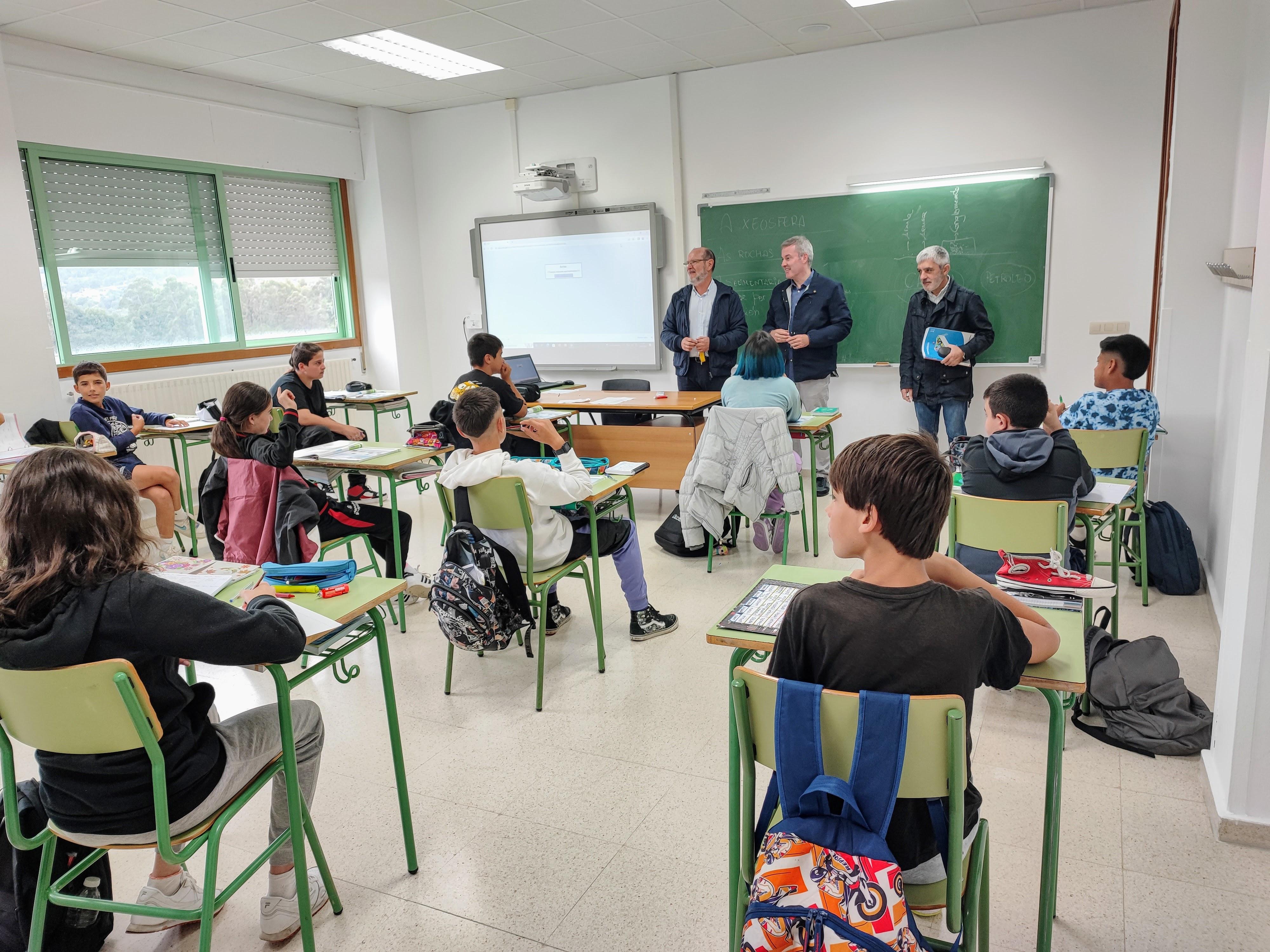 O Alcalde visita os centros escolares de Valeixe e A Cañiza con motivo do inicio do curso escolar 2022-2023