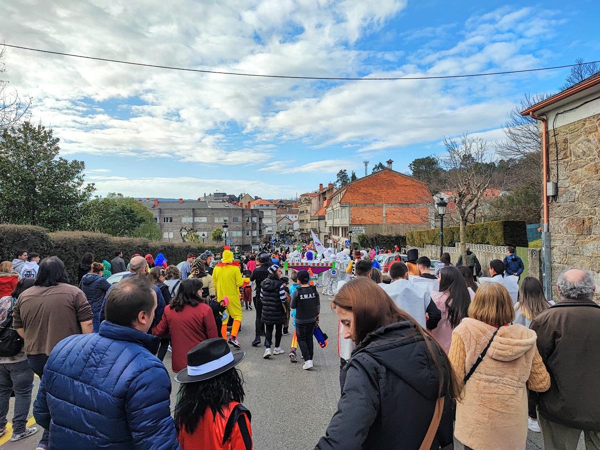 A Cañiza volve a celebrar o seu entroido co «Concurso de Comparsas» que congregou este domingo a centos de veciñ@s e case 200 participantes na rúas do Centro.