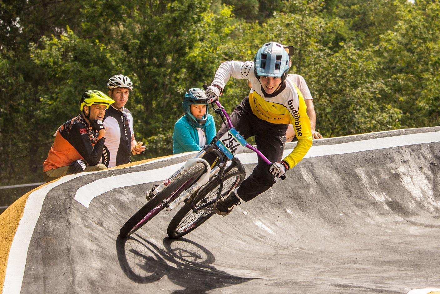 Éxito de organización e participación na 1ª competición da COPA GALICIA de PUMPTRACK  celebrada nas novas pistas deportivas da Cañiza