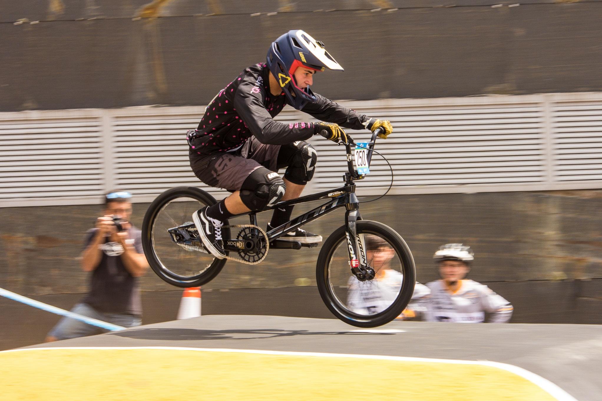 Éxito de organización e participación na 1ª competición da COPA GALICIA de PUMPTRACK  celebrada nas novas pistas deportivas da Cañiza
