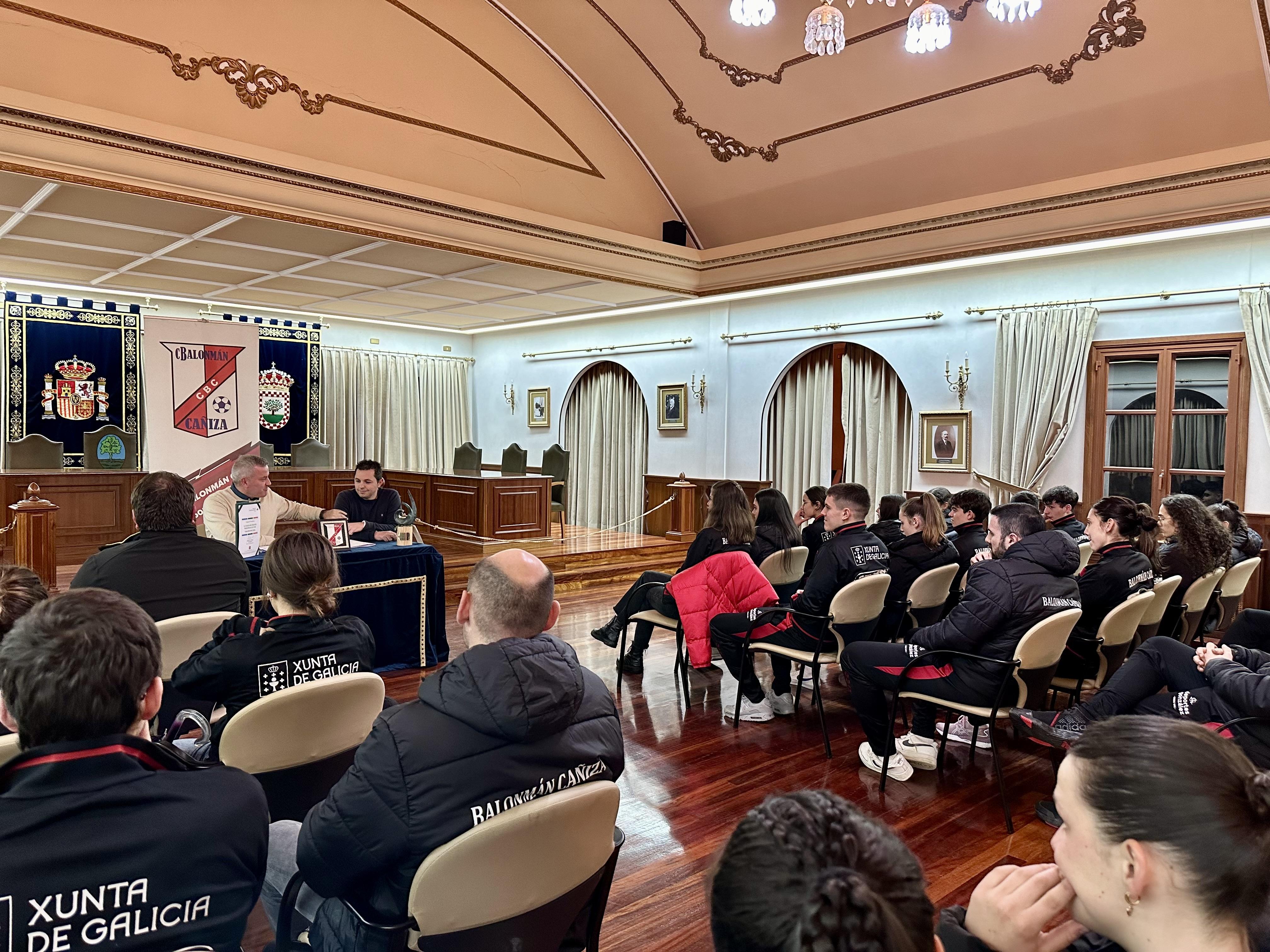 Concello e Club Balonman Cañiza renovan confianza e compromiso de colaboración mutua.