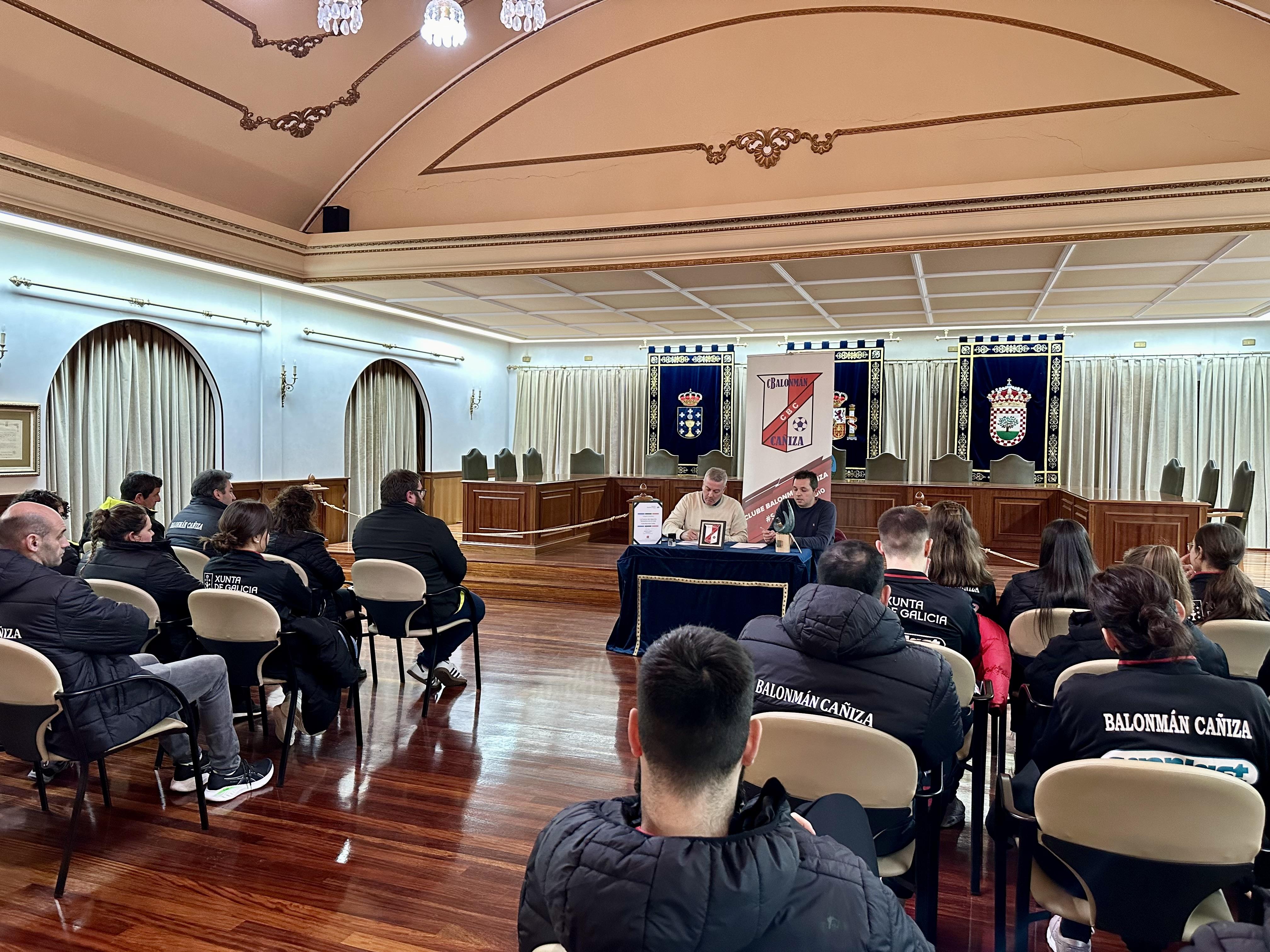 Concello e Club Balonman Cañiza renovan confianza e compromiso de colaboración mutua.