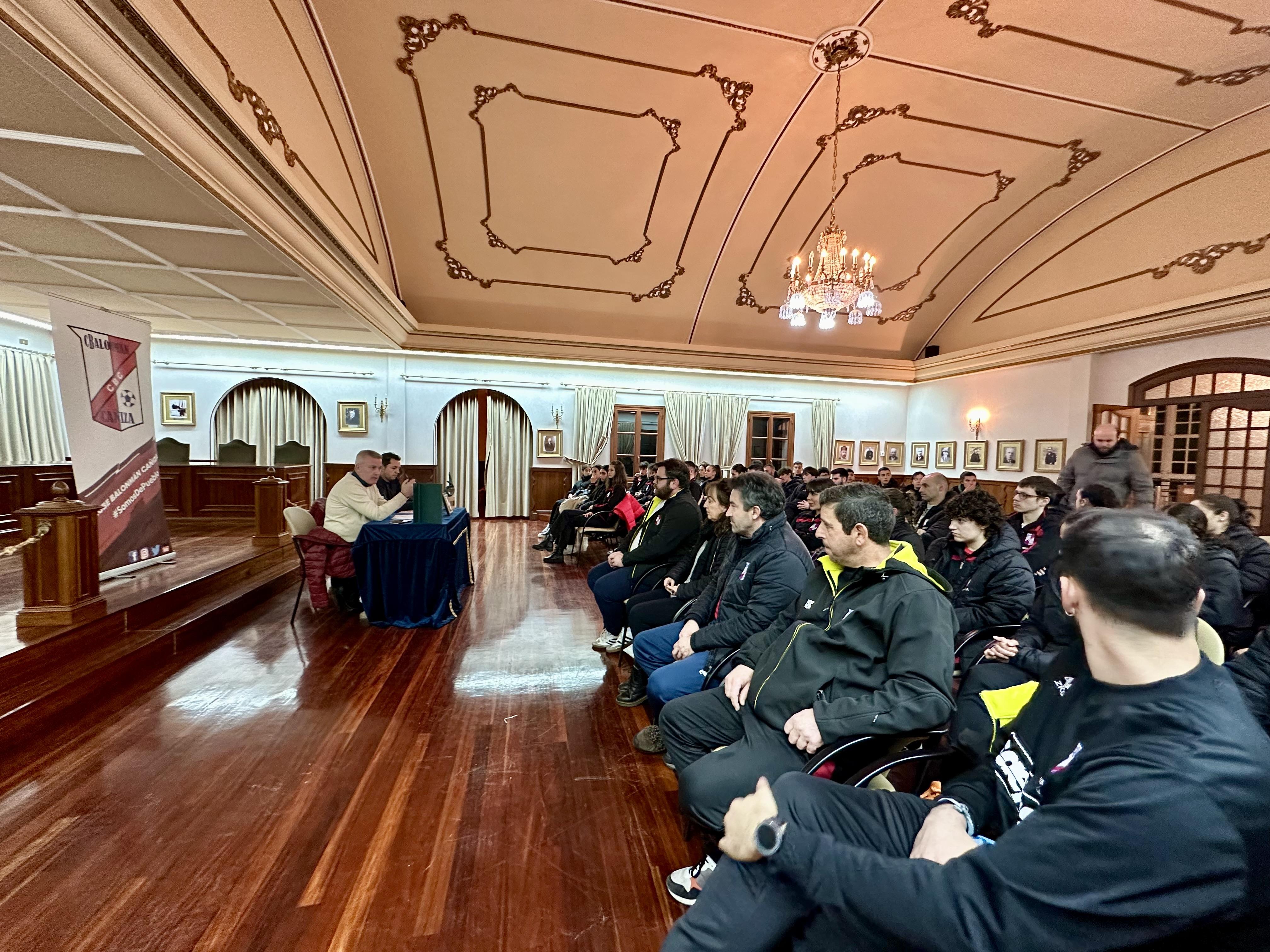 Concello e Club Balonman Cañiza renovan confianza e compromiso de colaboración mutua.