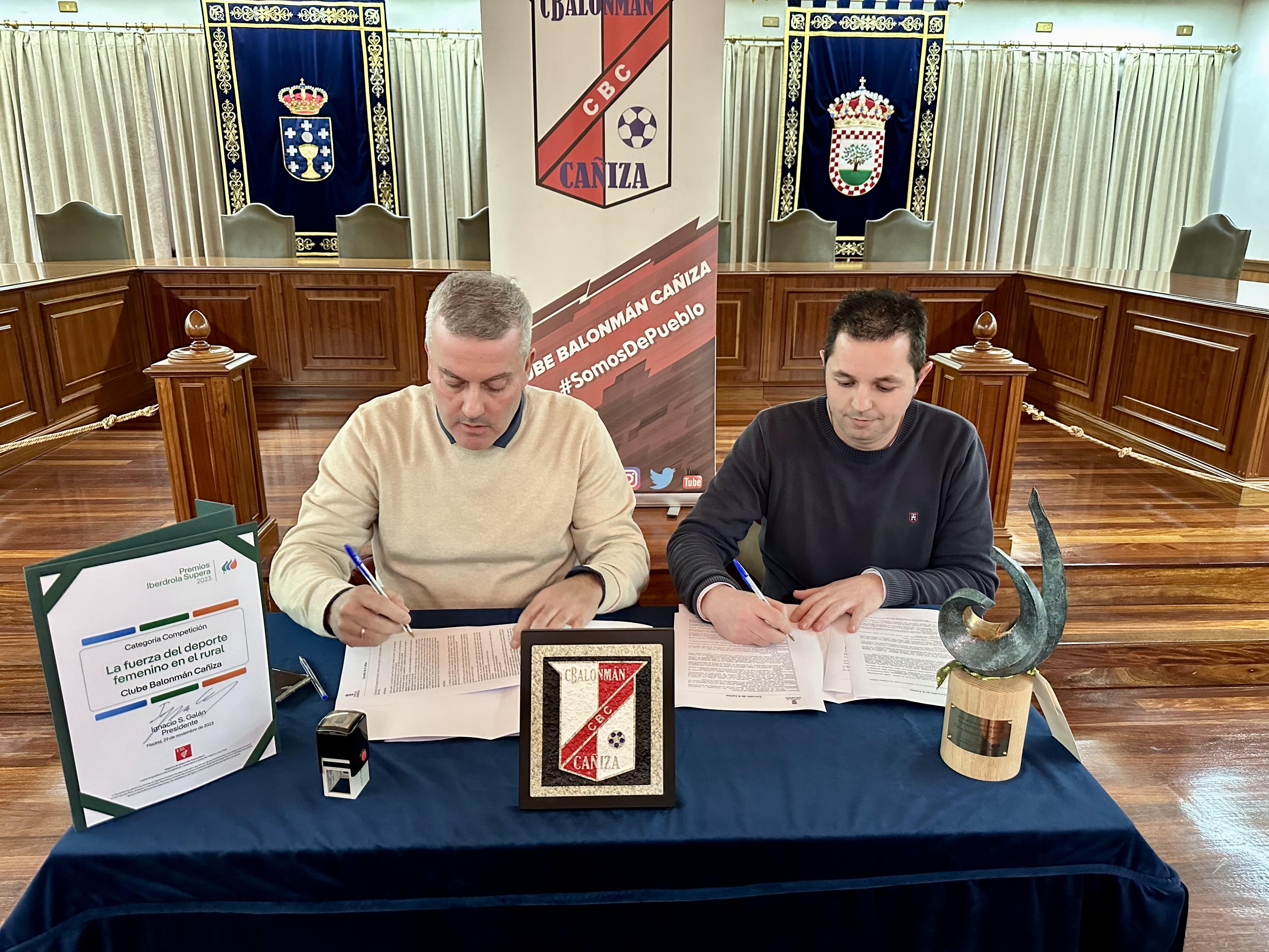 Concello e Club Balonman Cañiza renovan confianza e compromiso de colaboración mutua.