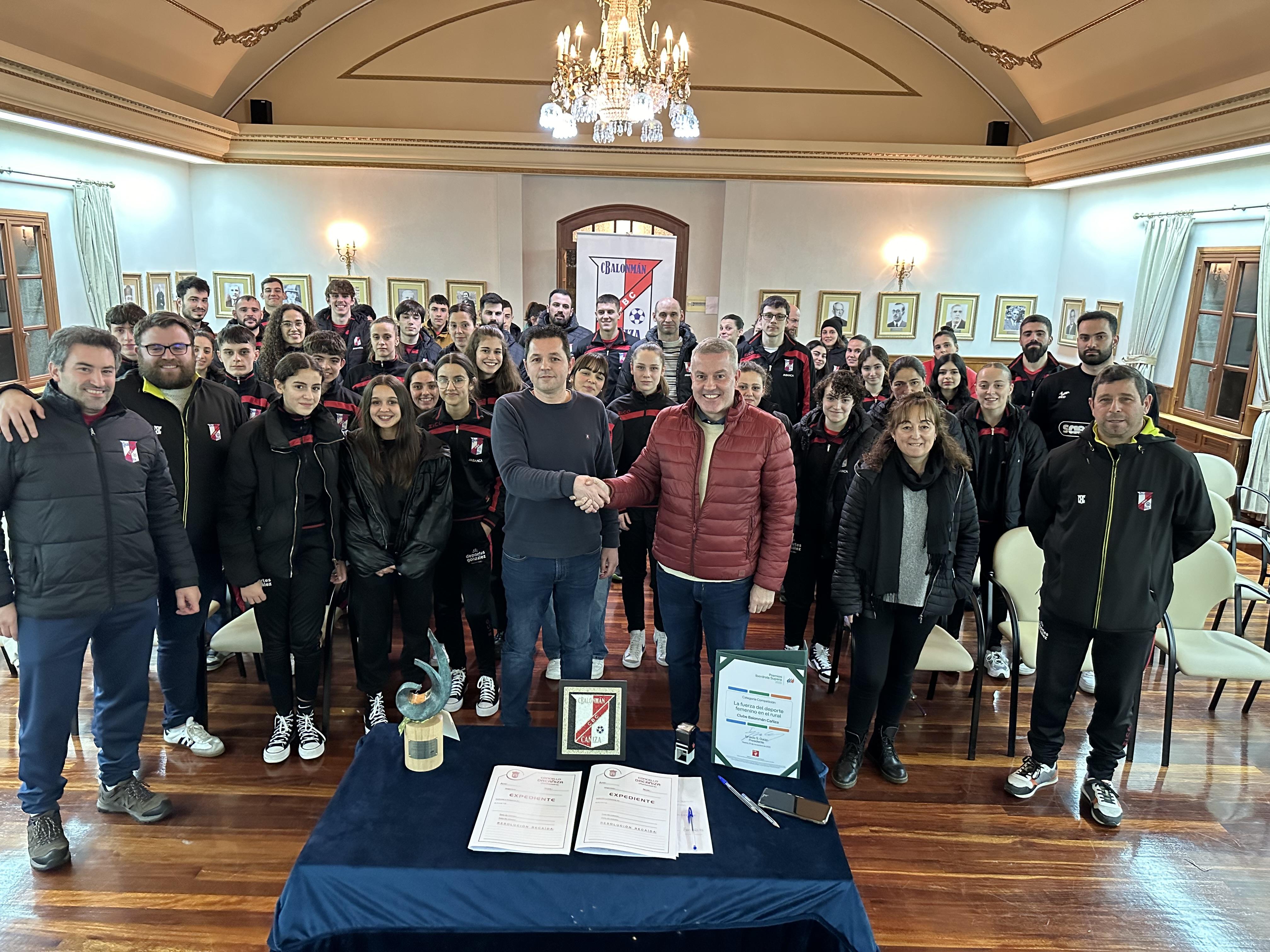 Concello e Club Balonman Cañiza renovan confianza e compromiso de colaboración mutua.