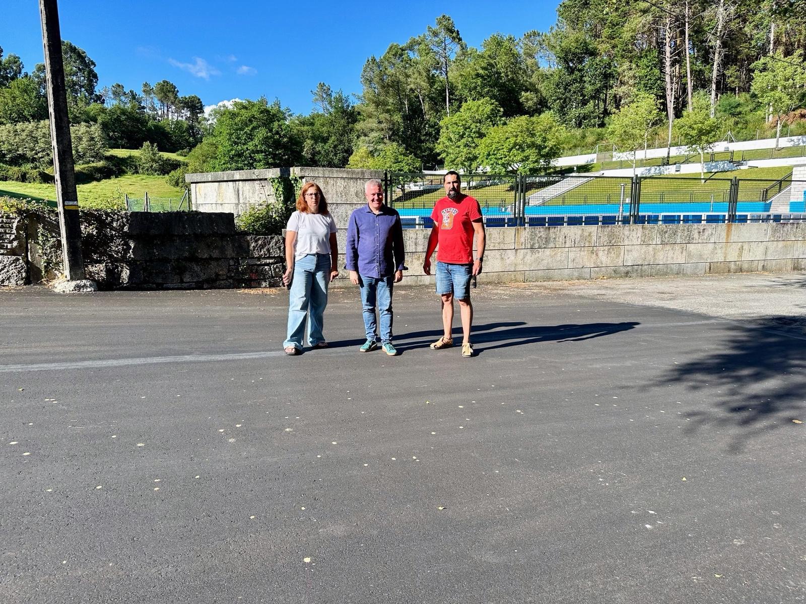 O Alcalde visita as obras de mellora da pista das Grades, nas Achas, incluídas no Plan Camiños 2024/2025 xunto con outras dúas actuacións nos Bueixos, cun investimento total de 112.655,01€