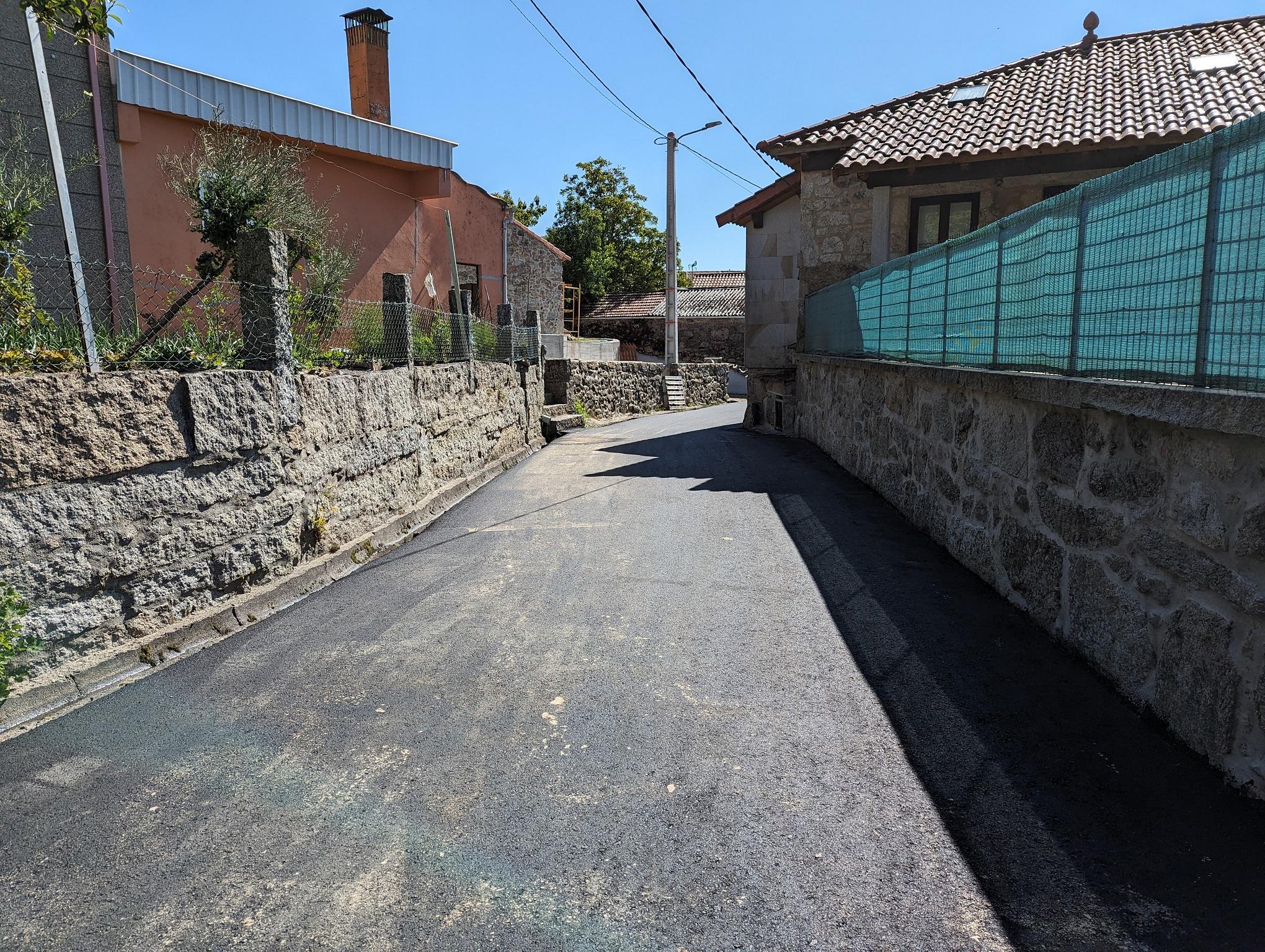 Rematan as obras de mellora dos camiños de Raposeiras en Achas, Aldeíña e o acceso Senande – Xesteira en Petán