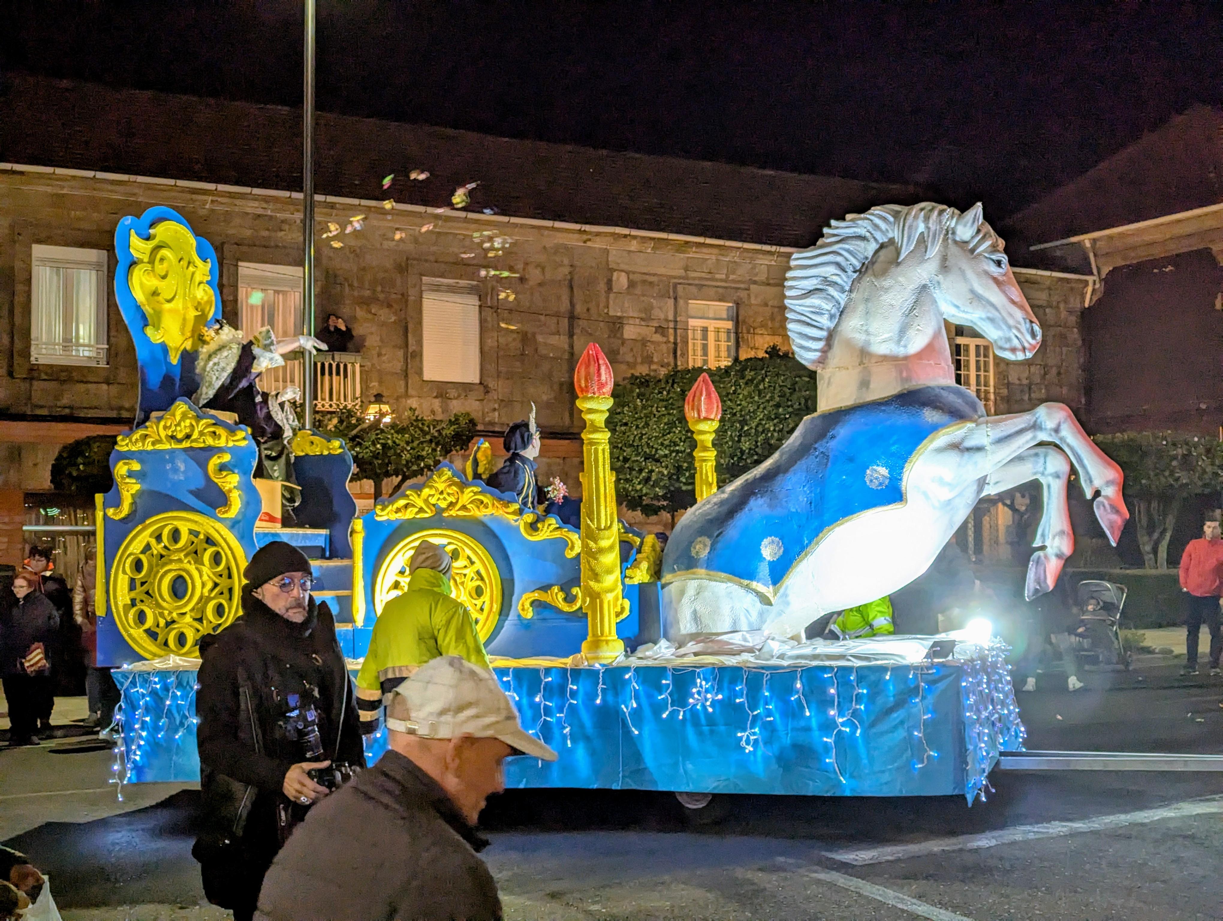 CABALGATA DE REIS 2025: Os Reis Magos chegaron á Cañiza o 4 de xaneiro repartindo ilusión, maxia e moitos caramelos