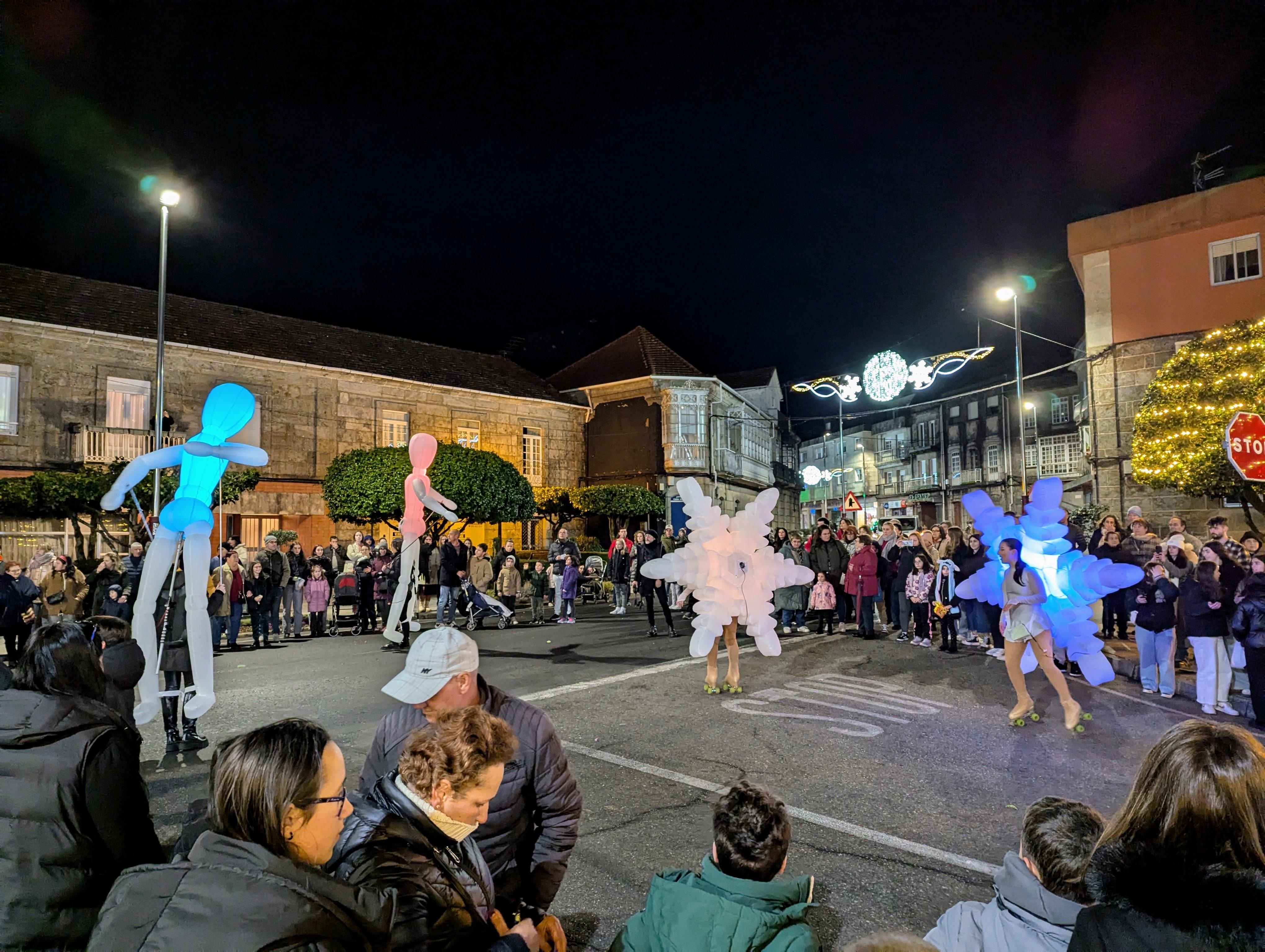 CABALGATA DE REIS 2025: Os Reis Magos chegaron á Cañiza o 4 de xaneiro repartindo ilusión, maxia e moitos caramelos