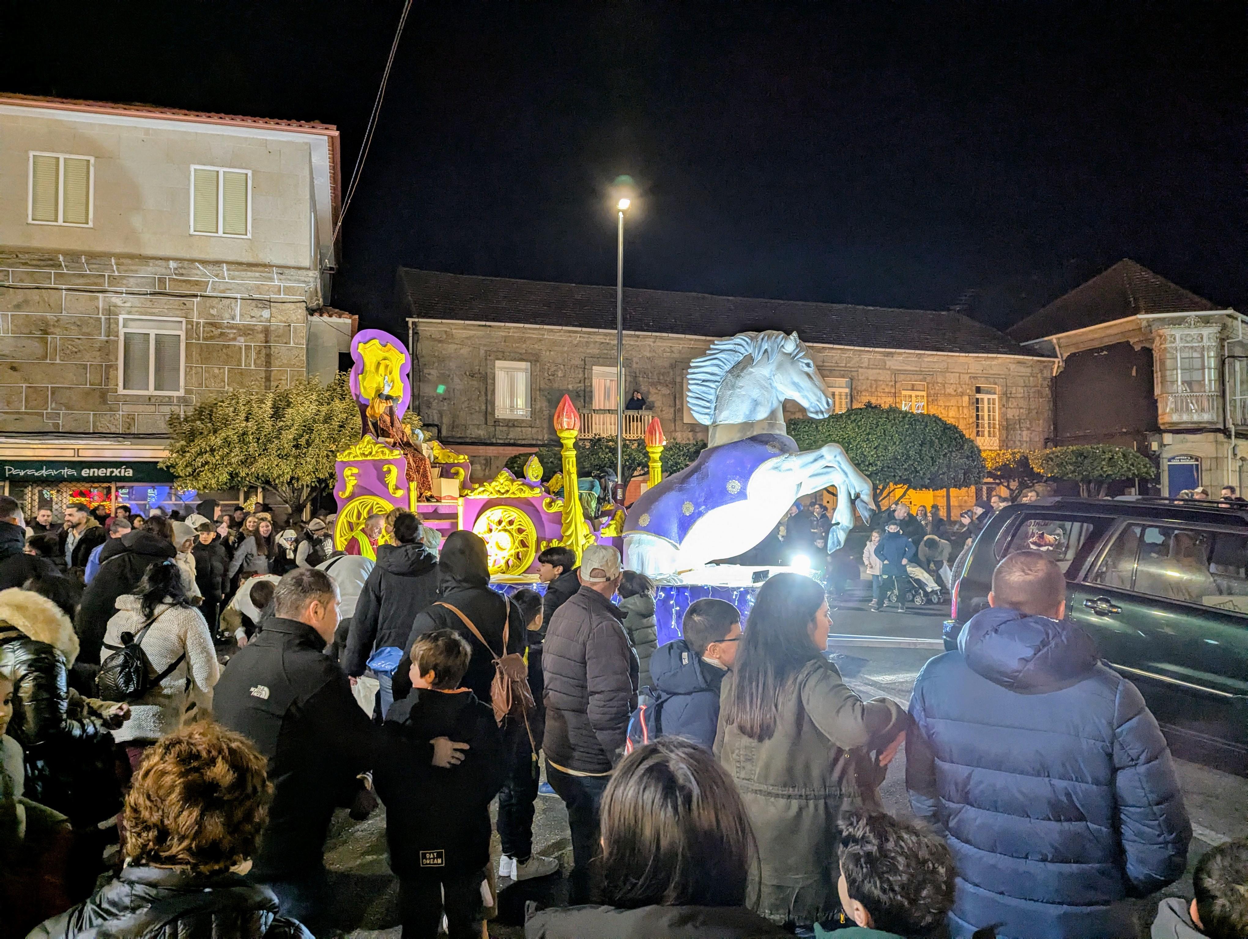 CABALGATA DE REIS 2025: Os Reis Magos chegaron á Cañiza o 4 de xaneiro repartindo ilusión, maxia e moitos caramelos