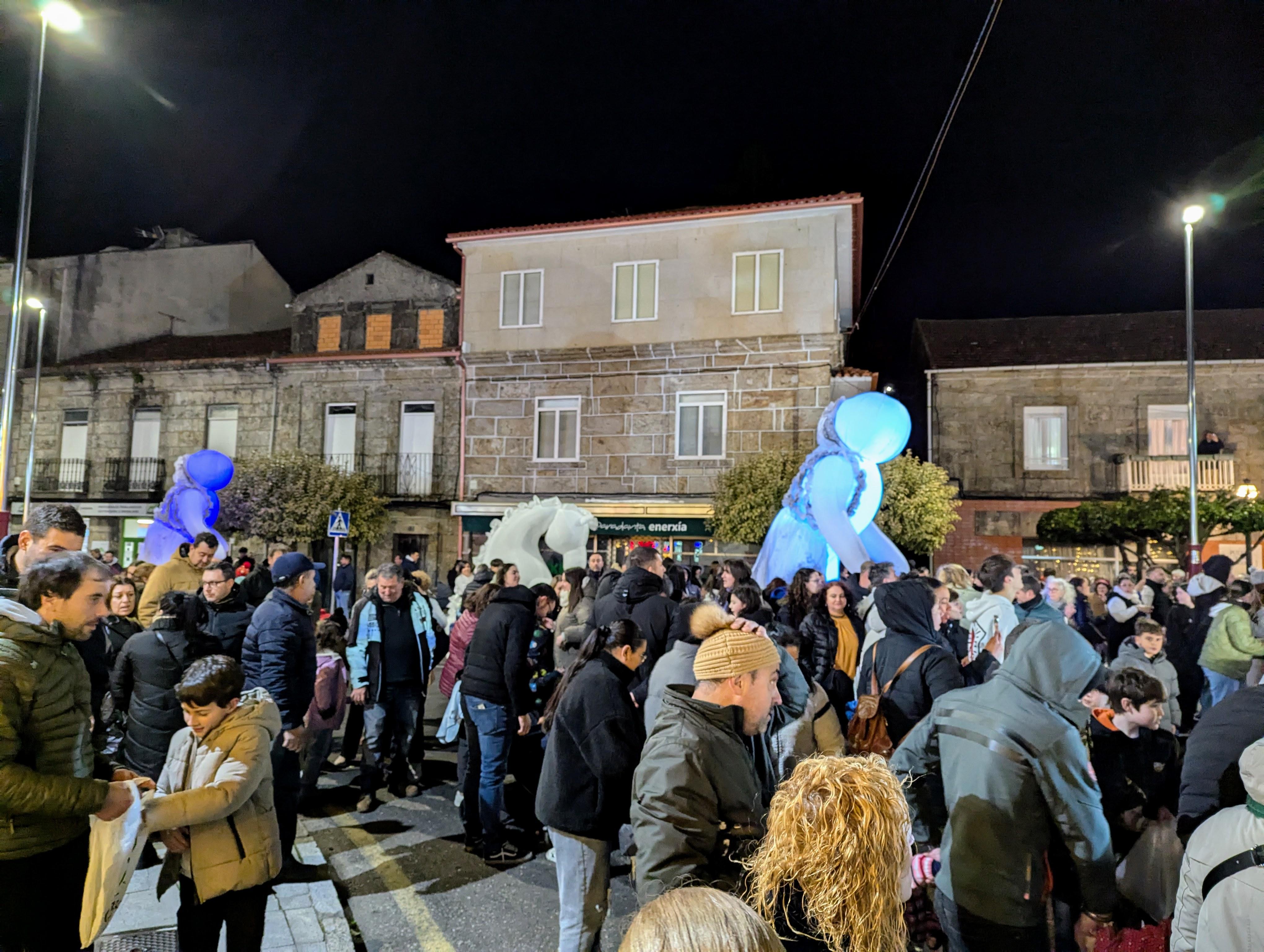 CABALGATA DE REIS 2025: Os Reis Magos chegaron á Cañiza o 4 de xaneiro repartindo ilusión, maxia e moitos caramelos
