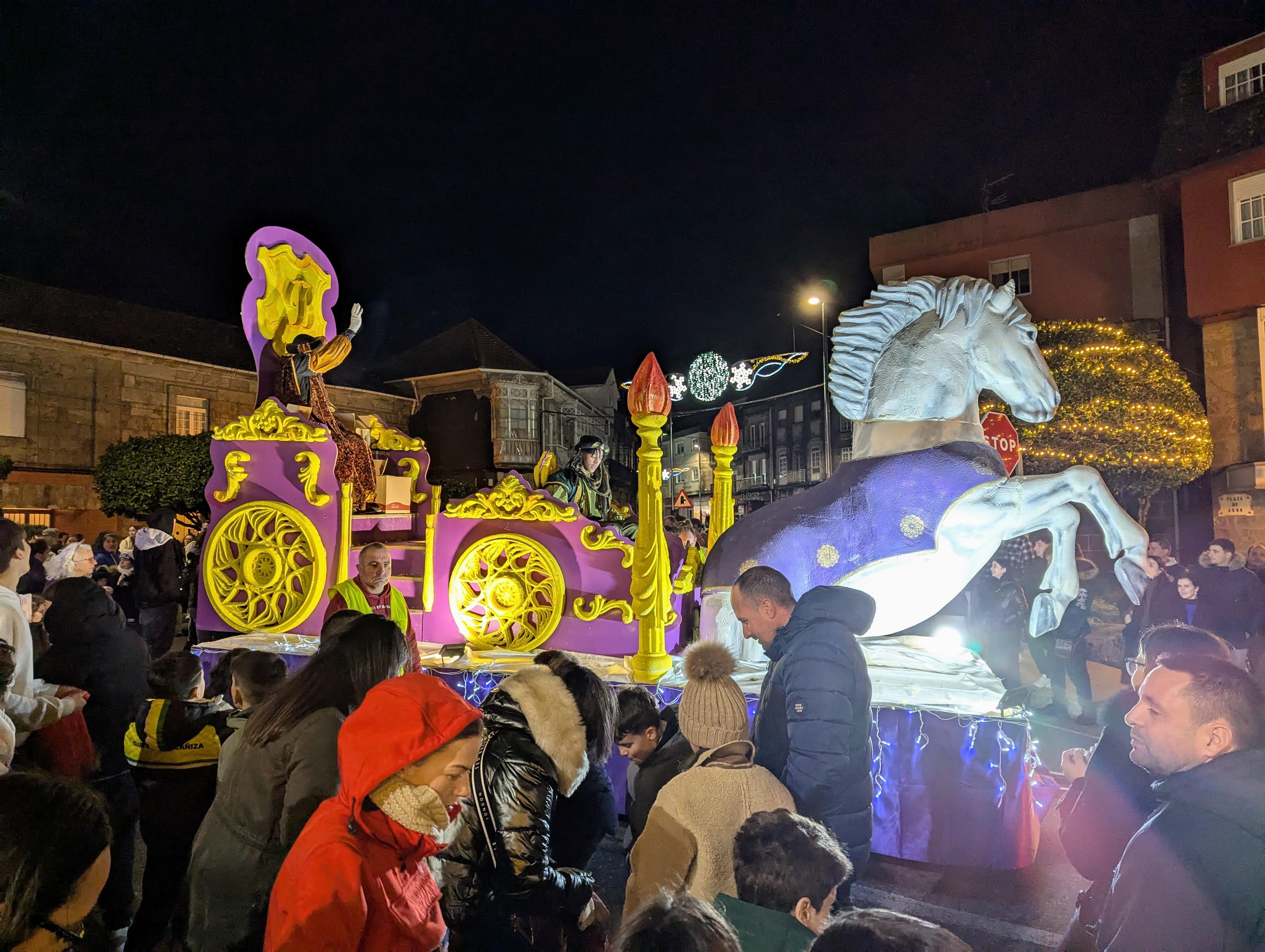 CABALGATA DE REIS 2025: Os Reis Magos chegaron á Cañiza o 4 de xaneiro repartindo ilusión, maxia e moitos caramelos