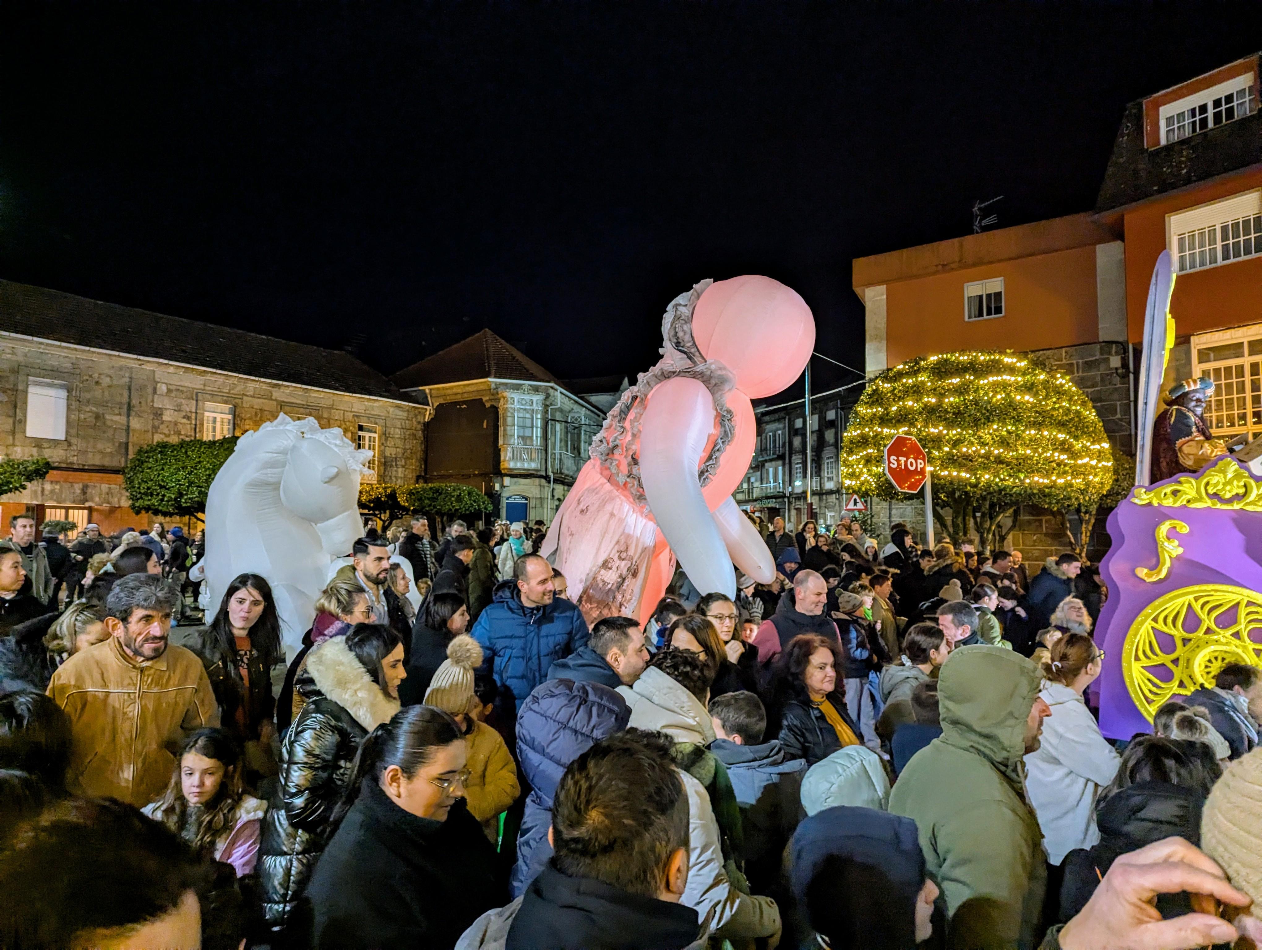 CABALGATA DE REIS 2025: Os Reis Magos chegaron á Cañiza o 4 de xaneiro repartindo ilusión, maxia e moitos caramelos