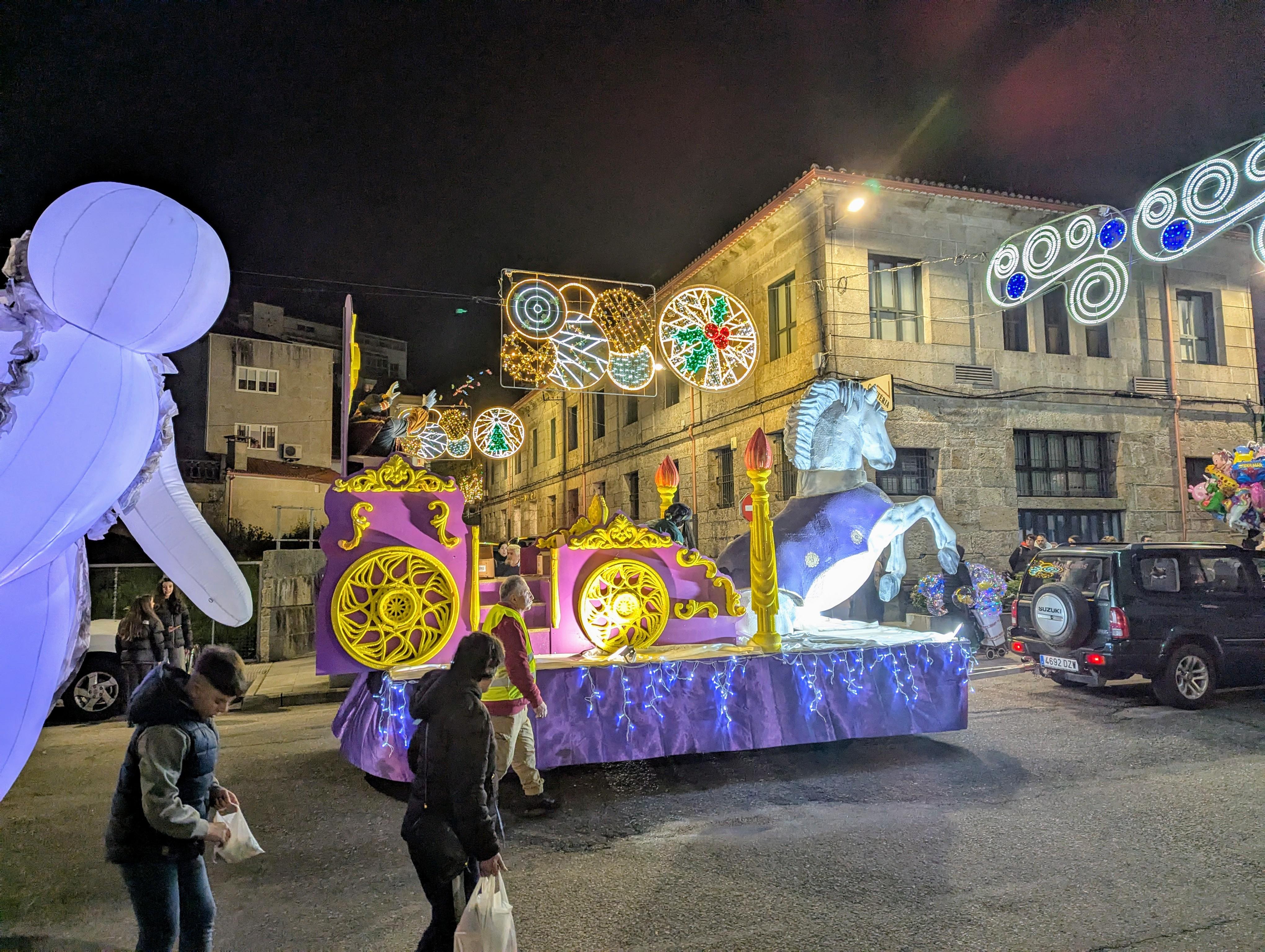 CABALGATA DE REIS 2025: Os Reis Magos chegaron á Cañiza o 4 de xaneiro repartindo ilusión, maxia e moitos caramelos