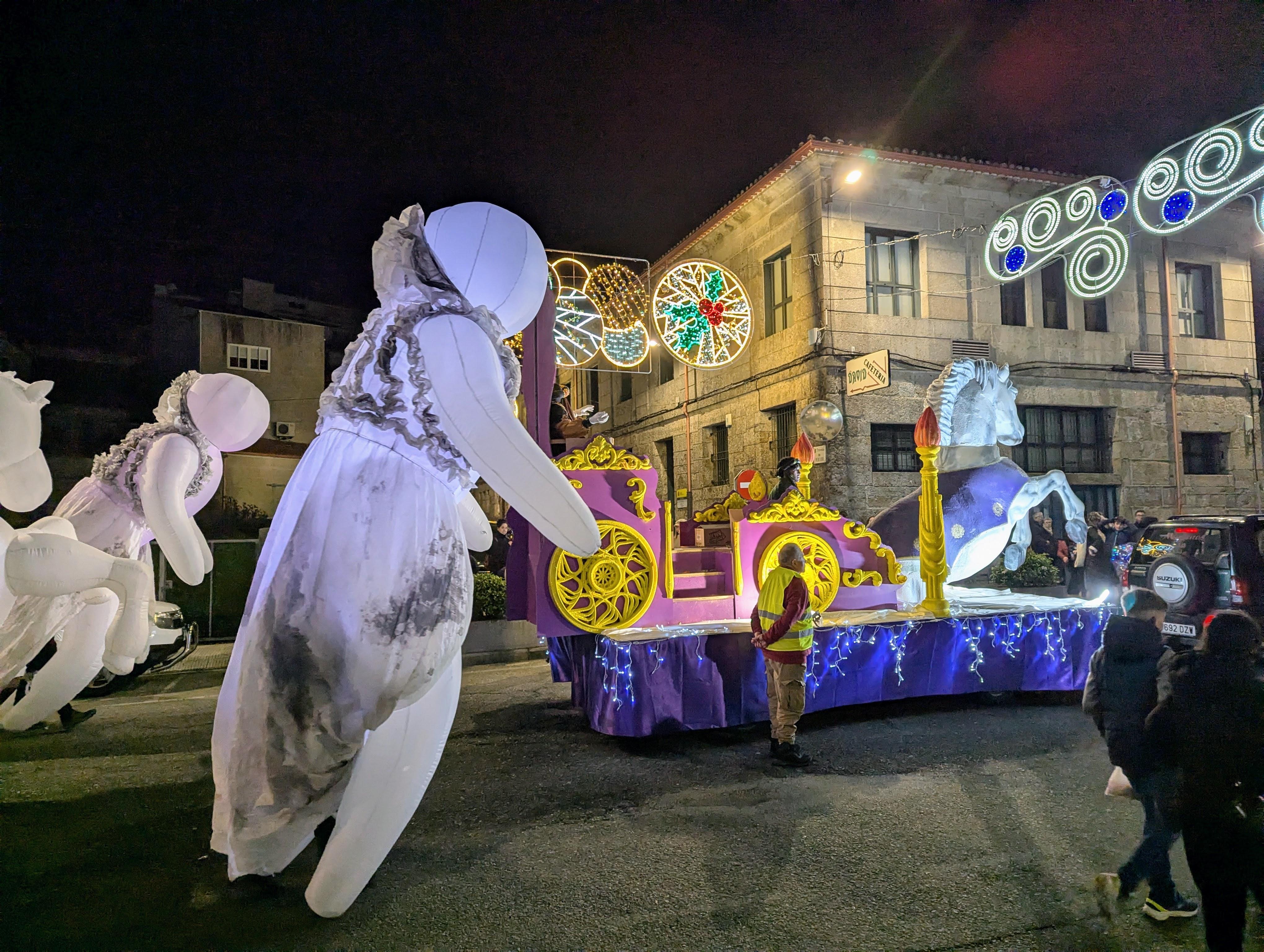 CABALGATA DE REIS 2025: Os Reis Magos chegaron á Cañiza o 4 de xaneiro repartindo ilusión, maxia e moitos caramelos